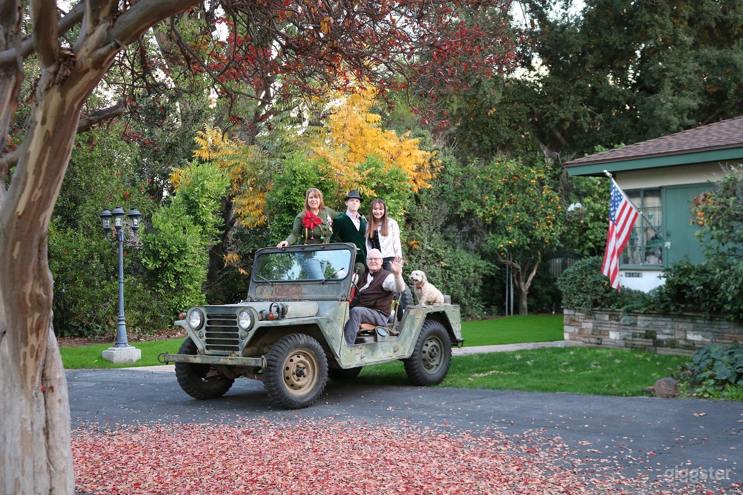 Circle drive in front, 80 trees in back.