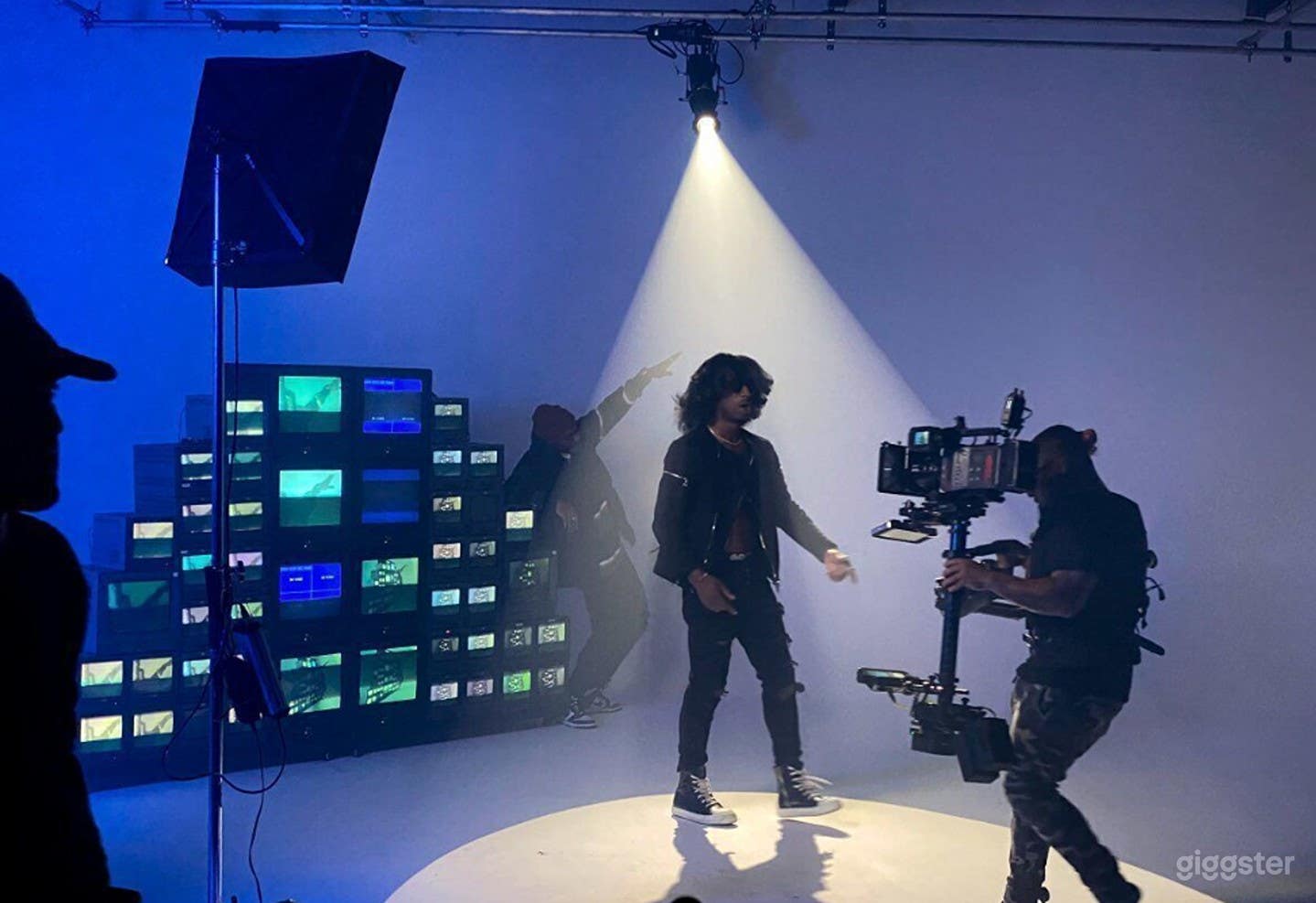 Pre-Lit RGB Cyc Wall Warehouse | Pink Box Studios Photo 4