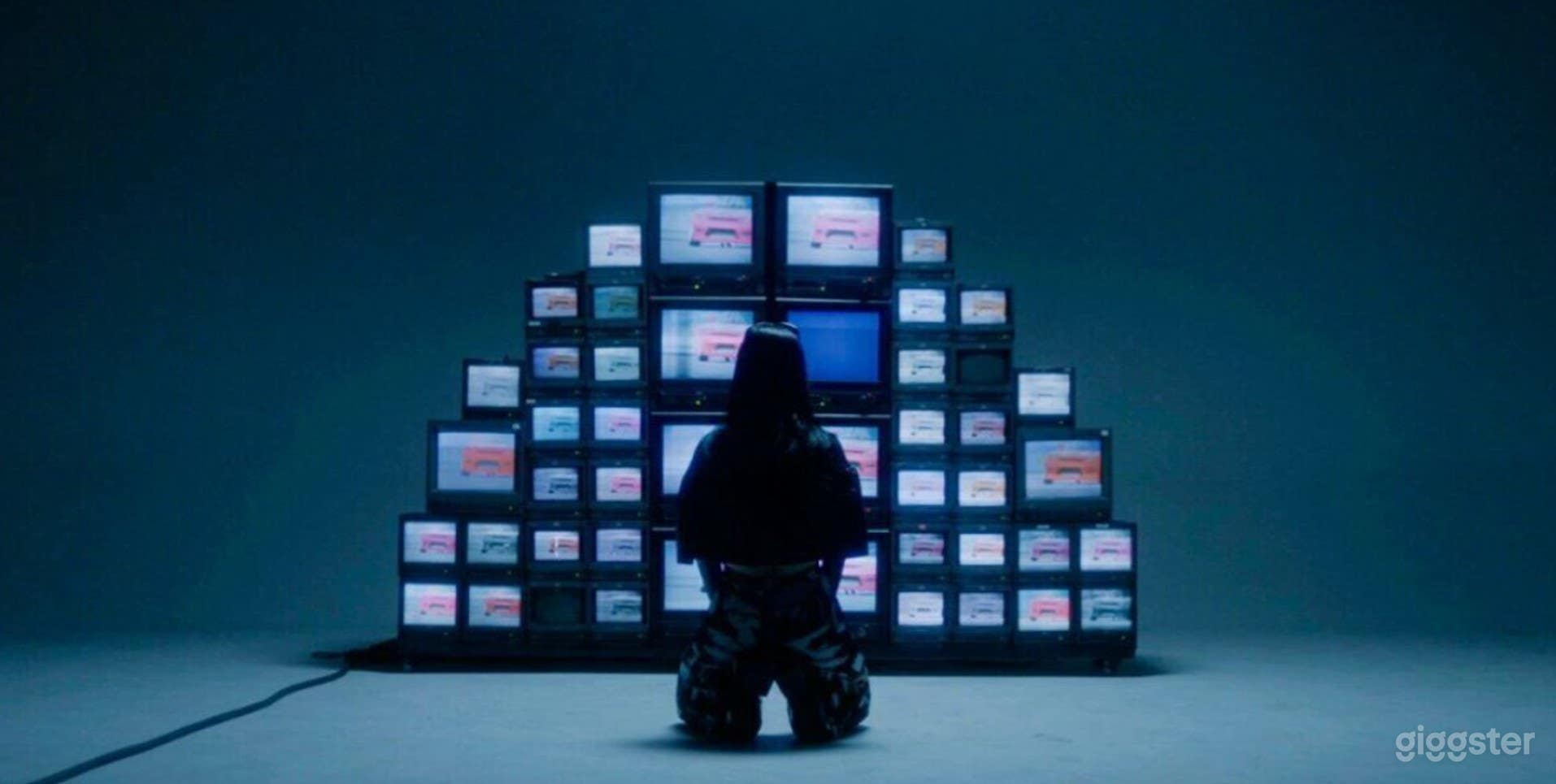 Pre-Lit RGB Cyc Wall Warehouse | Pink Box Studios Photo 3