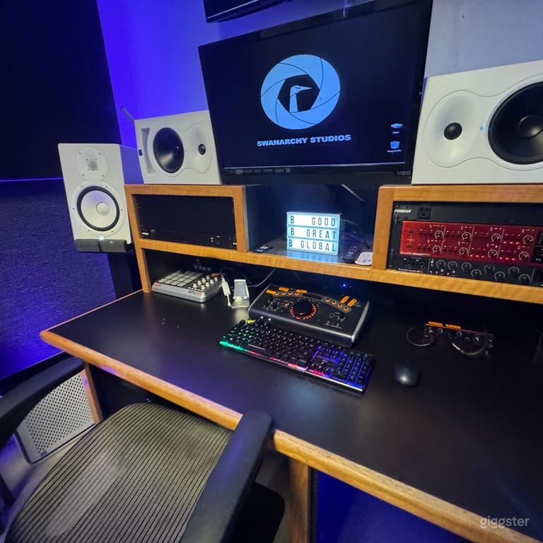  Modern Soundproof Studio - Music/Podcast/Content 