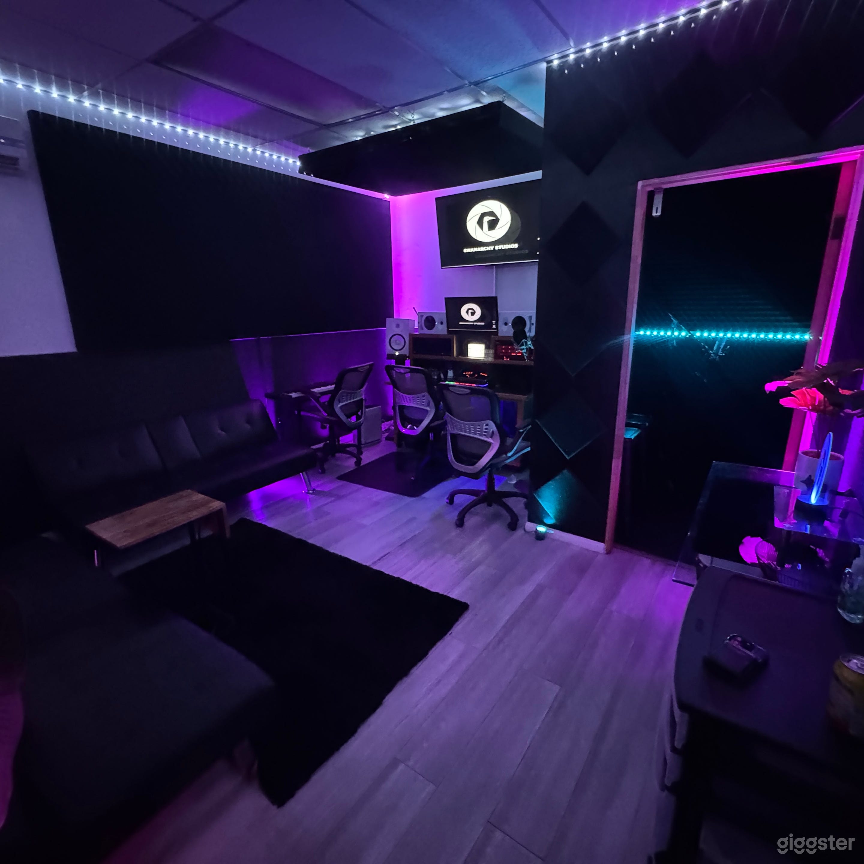 Modern Soundproof Studio - Music/Podcast/Content Photo 1