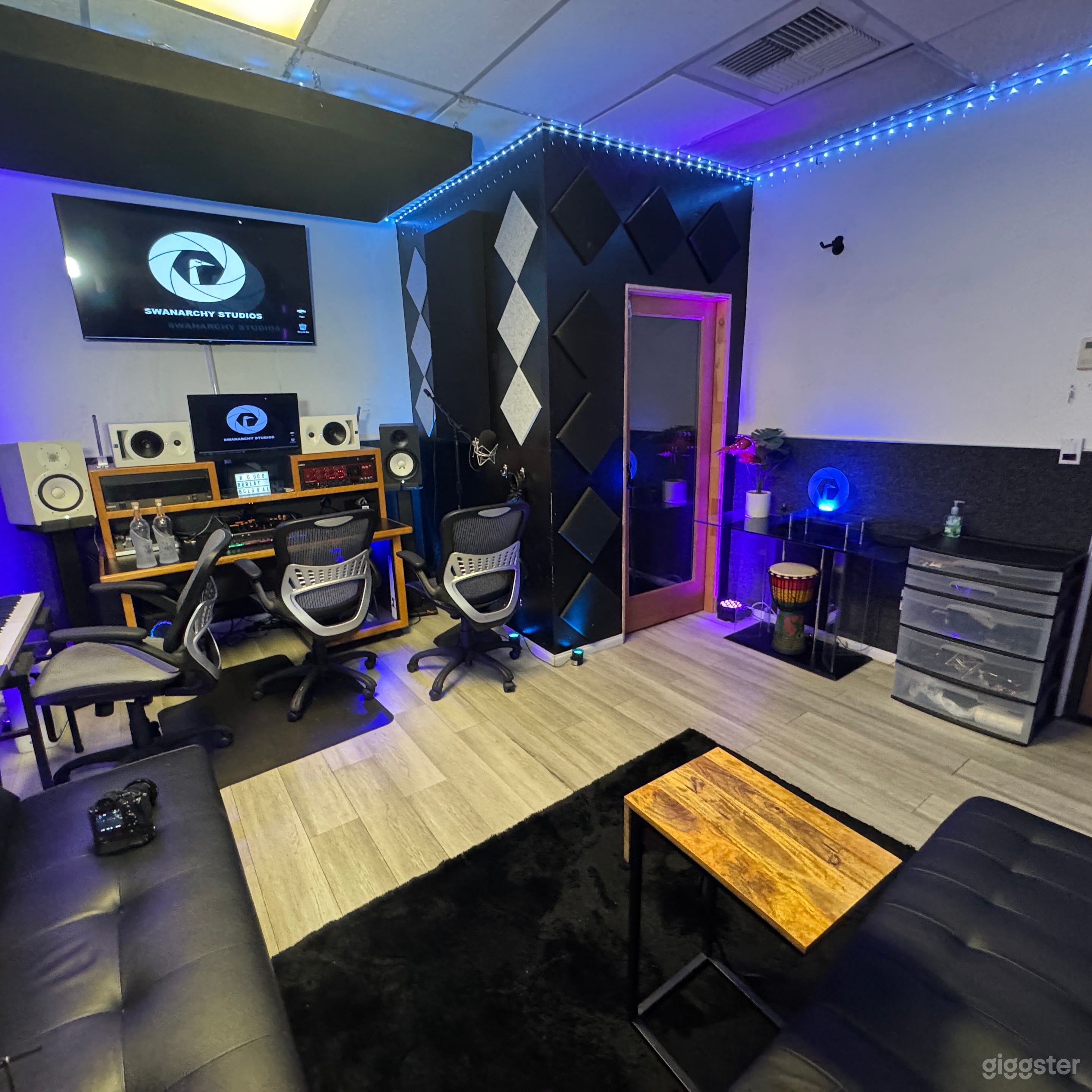 Modern Soundproof Studio - Music/Podcast/Content Photo 4