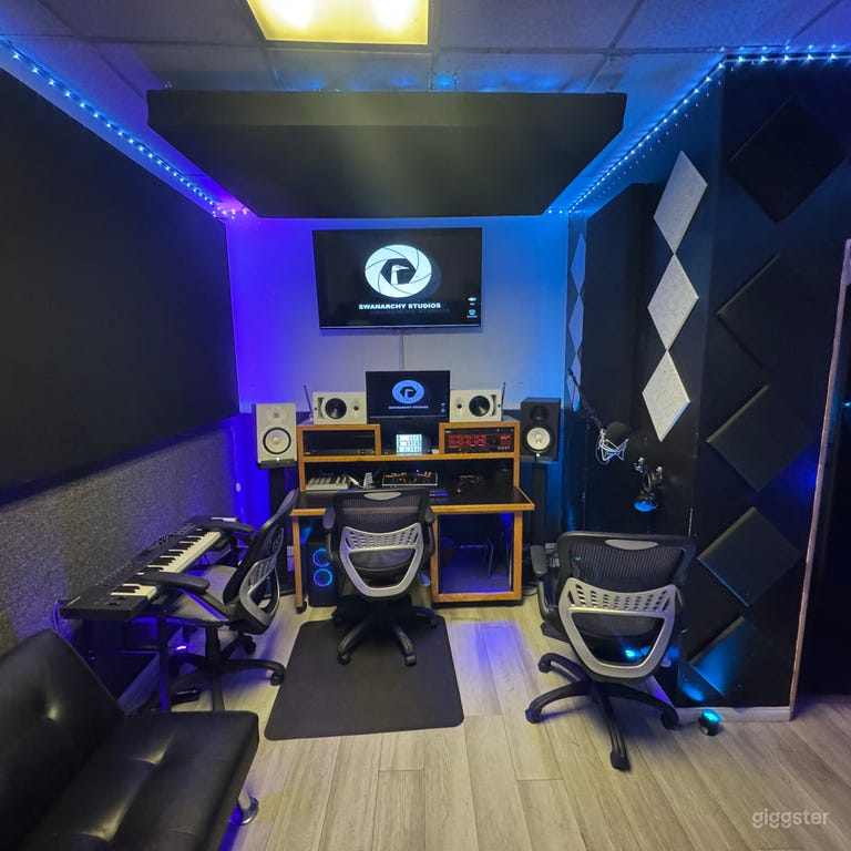  Modern Soundproof Studio - Music/Podcast/Content 