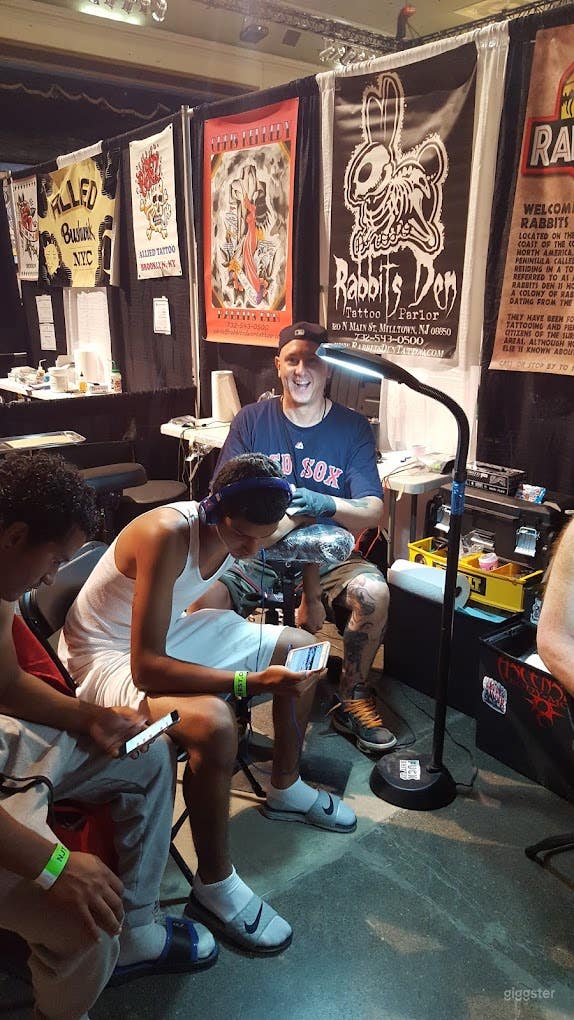 Large artsy welcoming tattoo studio Photo 2