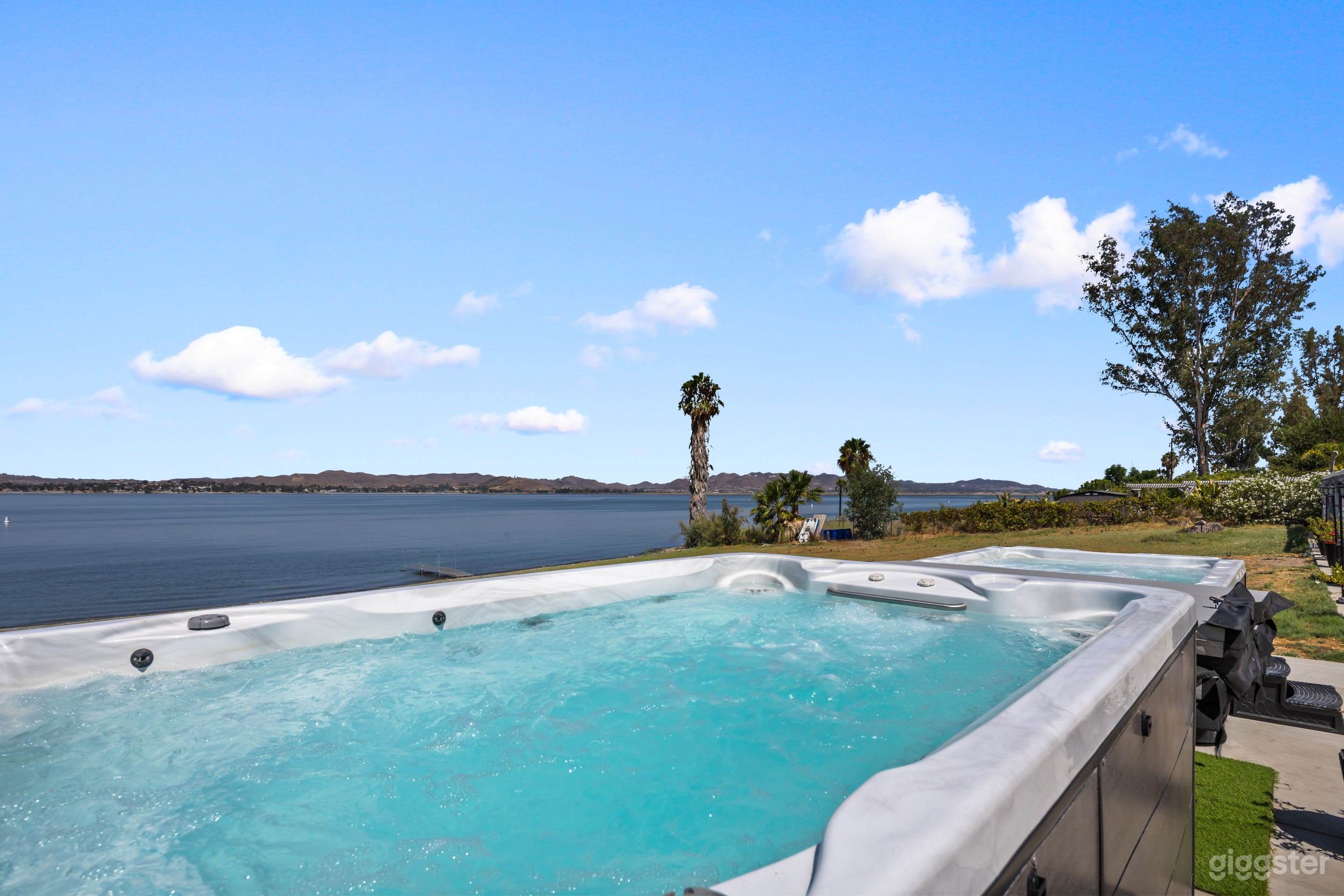 Private 3-Acre Waterfront Estate, Beach, Pergola & Views Photo 4