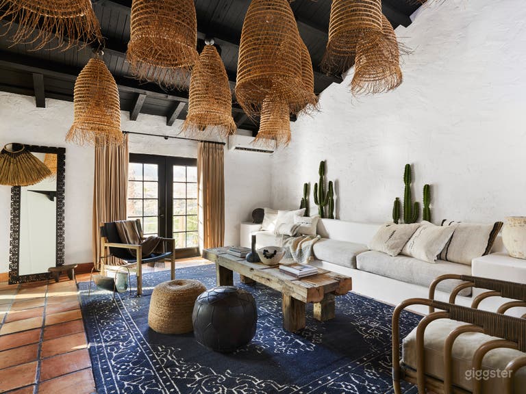  The Luxurious Palm Desert Cinematic Villa 