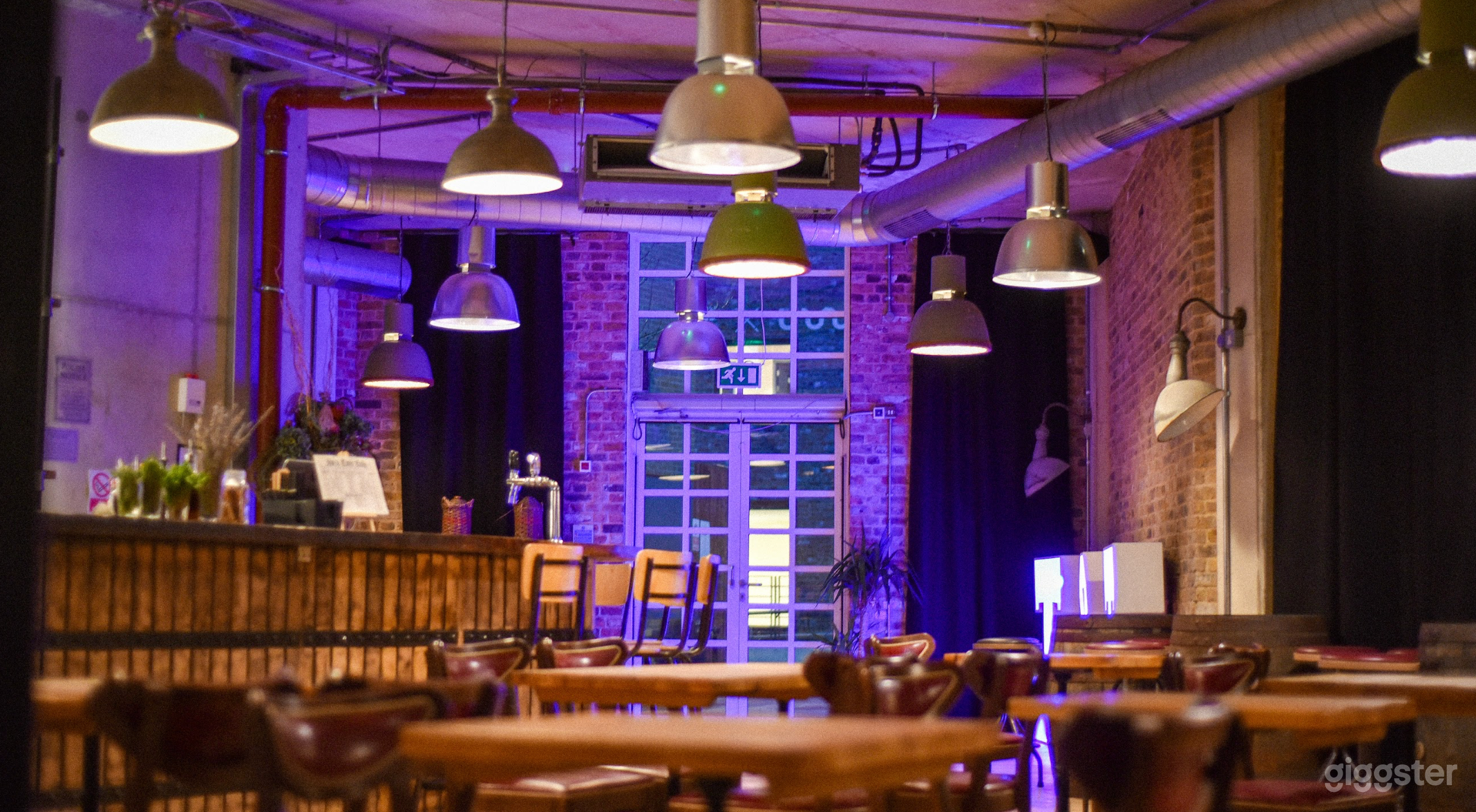 Versatile Cocktail Bar with Rooftop City Views  Photo 1