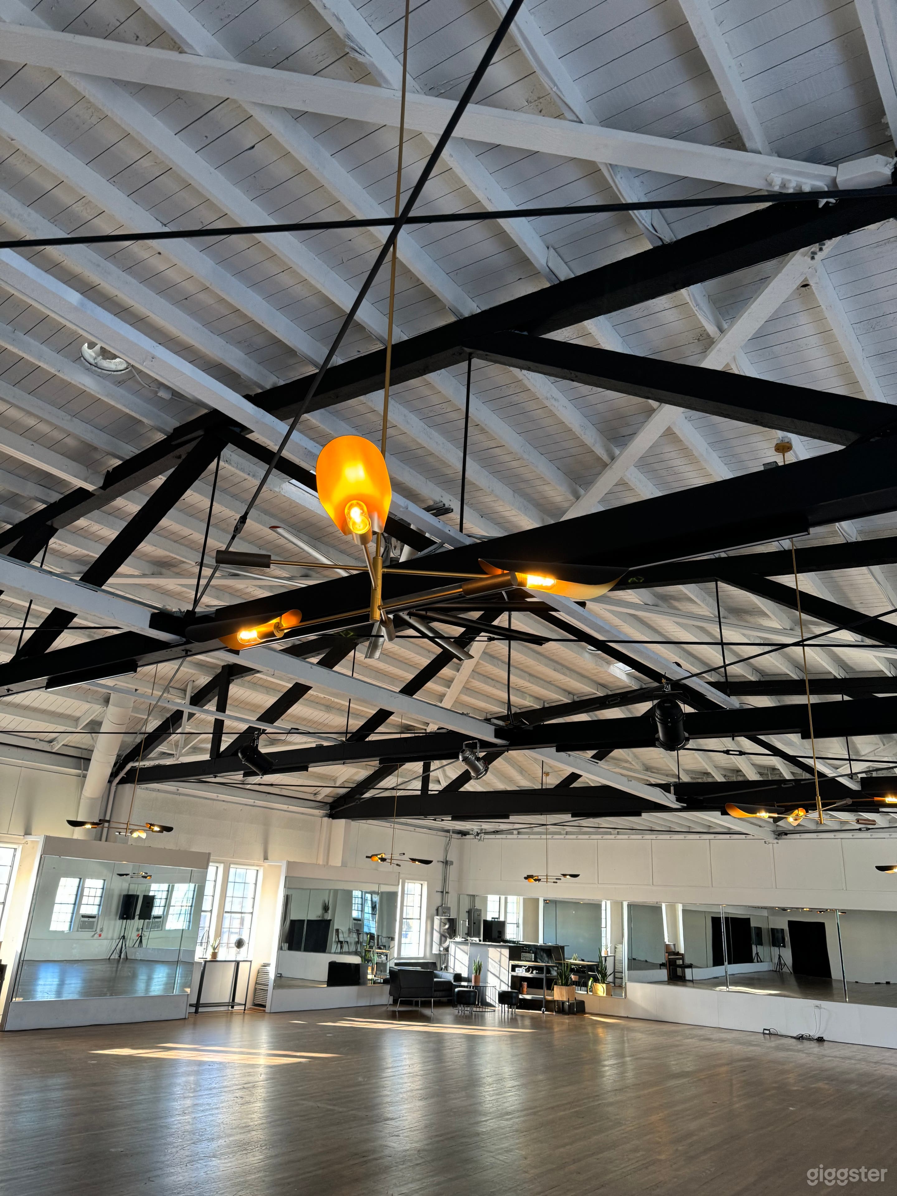 Spacious 3,300 sq ft Ballroom & Event Hall in Torrance Photo 2
