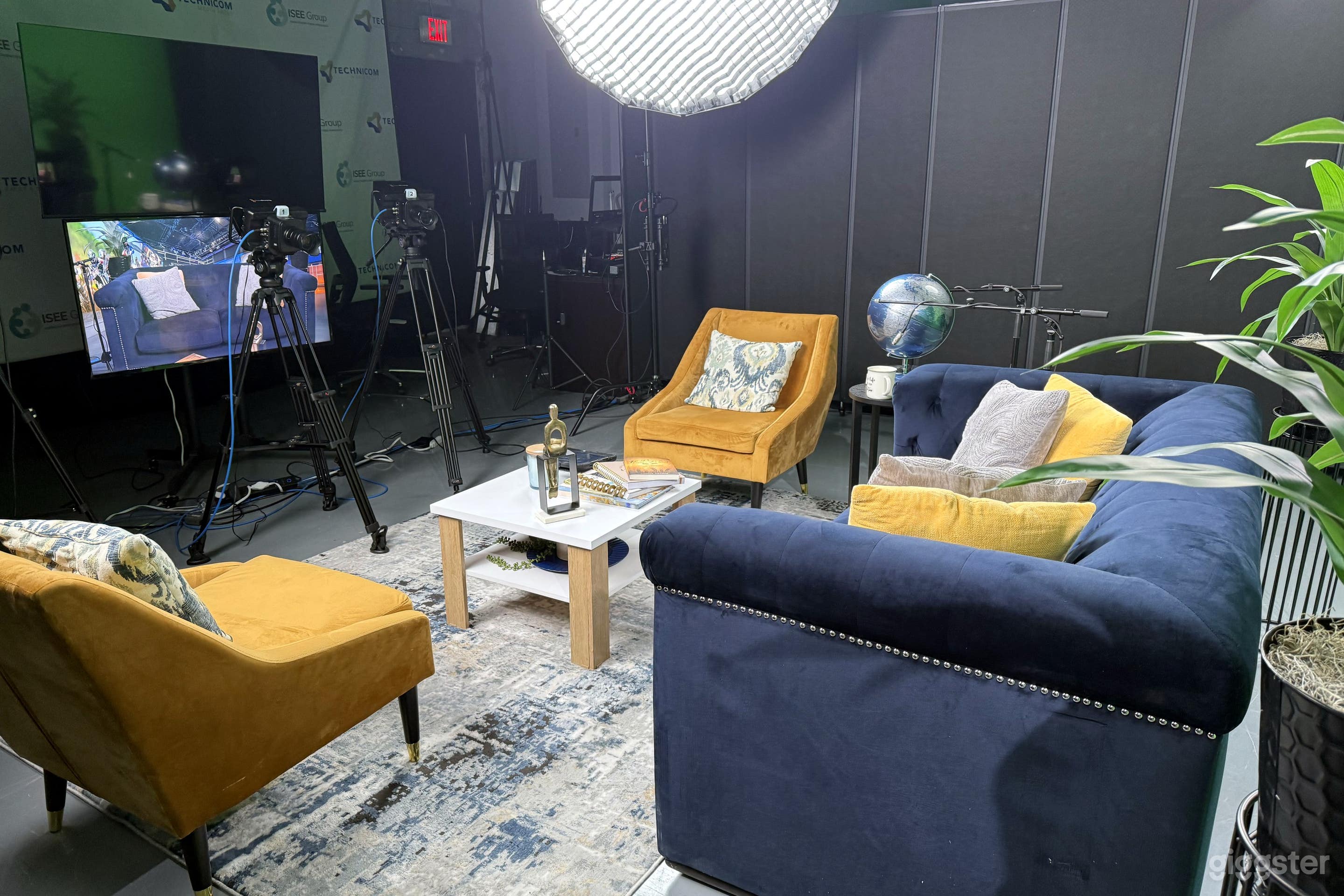 Green Screen + Podcast Studio Photo 2