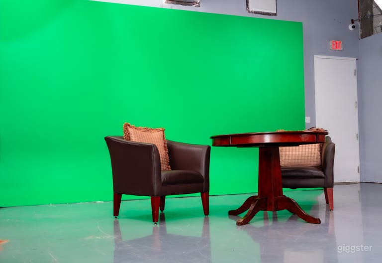  Large green screen 