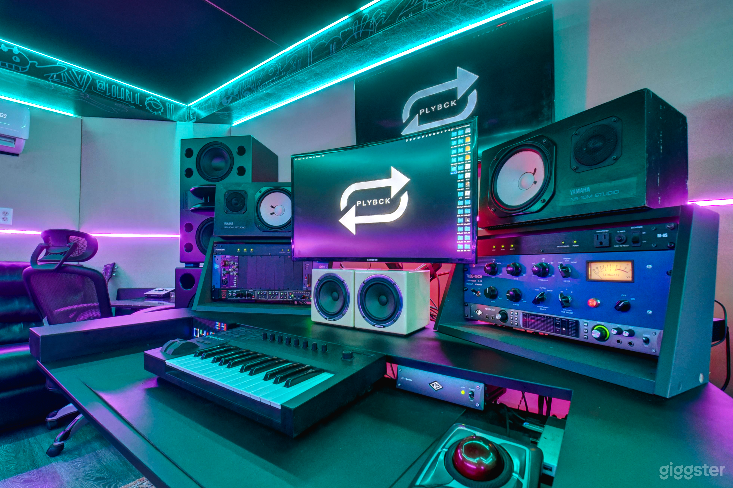 A Room - Platinum-Certified Recording Studio Photo 4