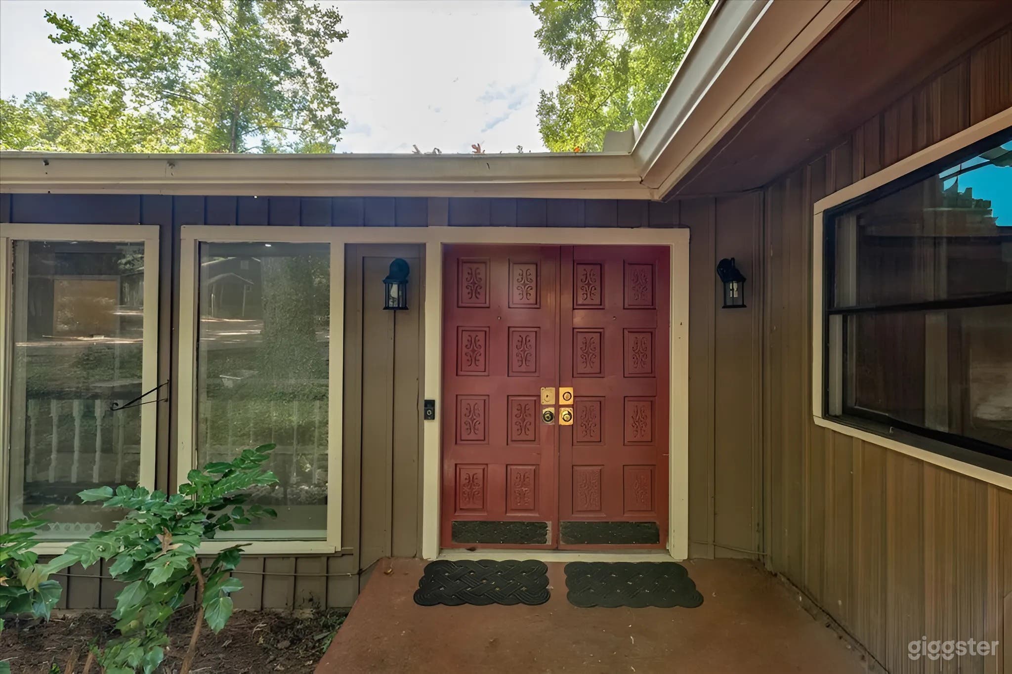 Mid-Century Lakefront Haven on 21 Private Acres Photo 2