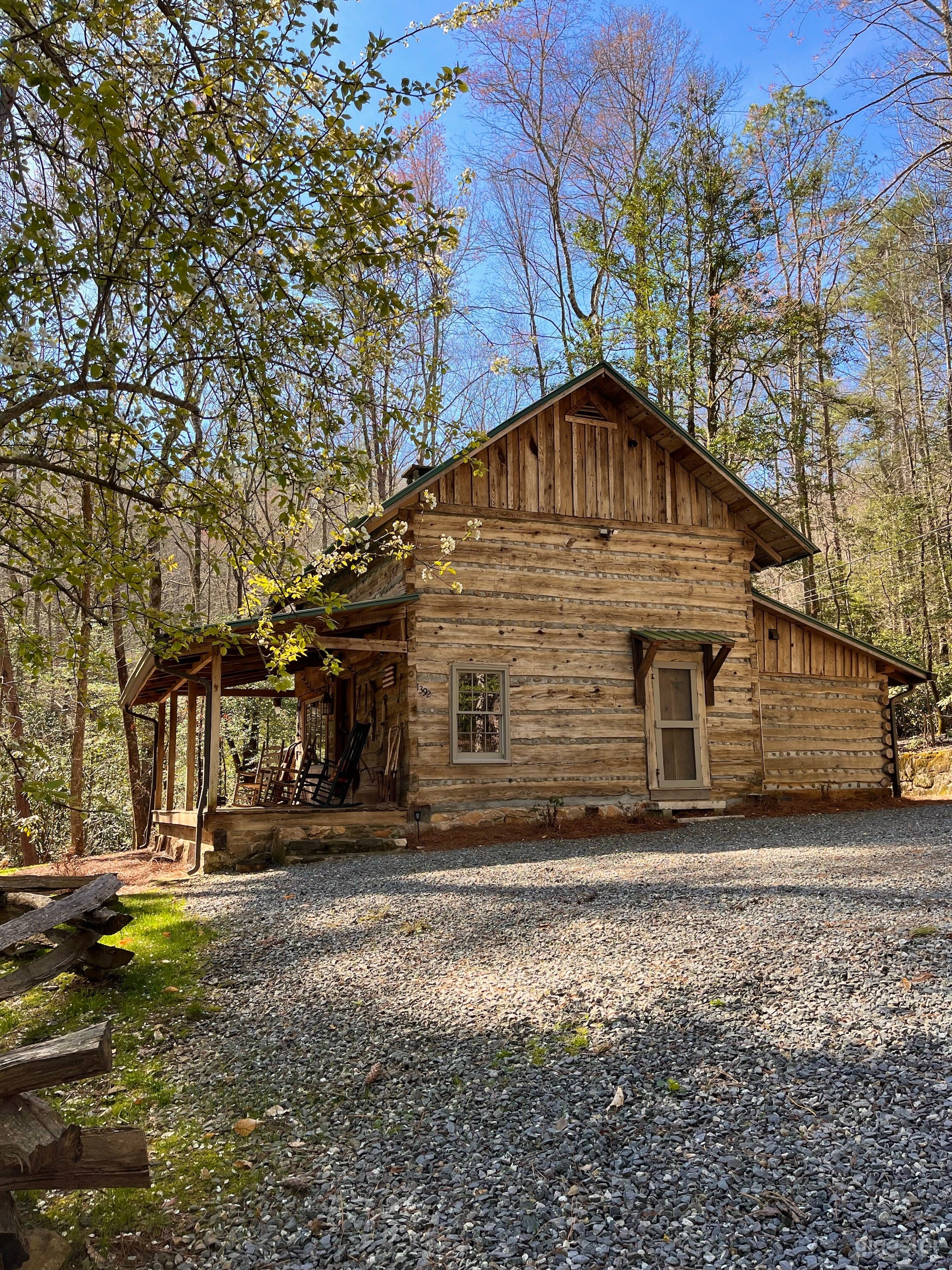 Side view of the main cabin