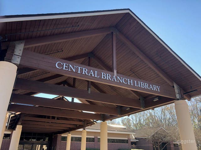 Large Library Meeting Room in Central Branch Photo 4