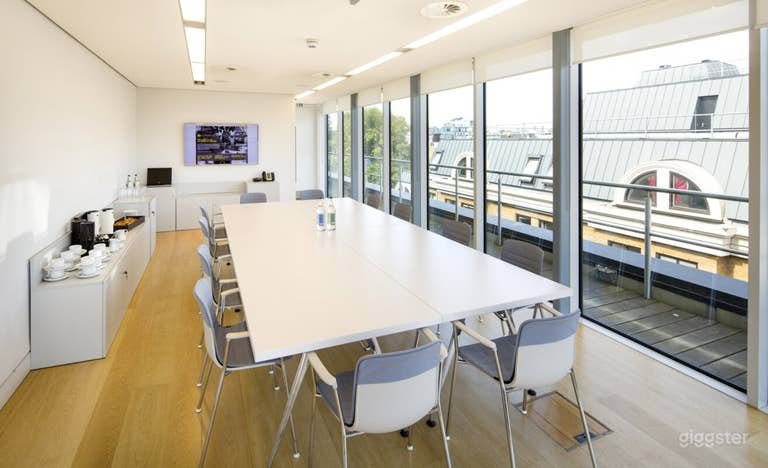  The Board Room: A Light and Bright Space 