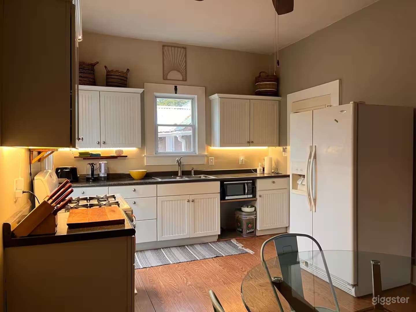 Charming Farmhouse Photo 4