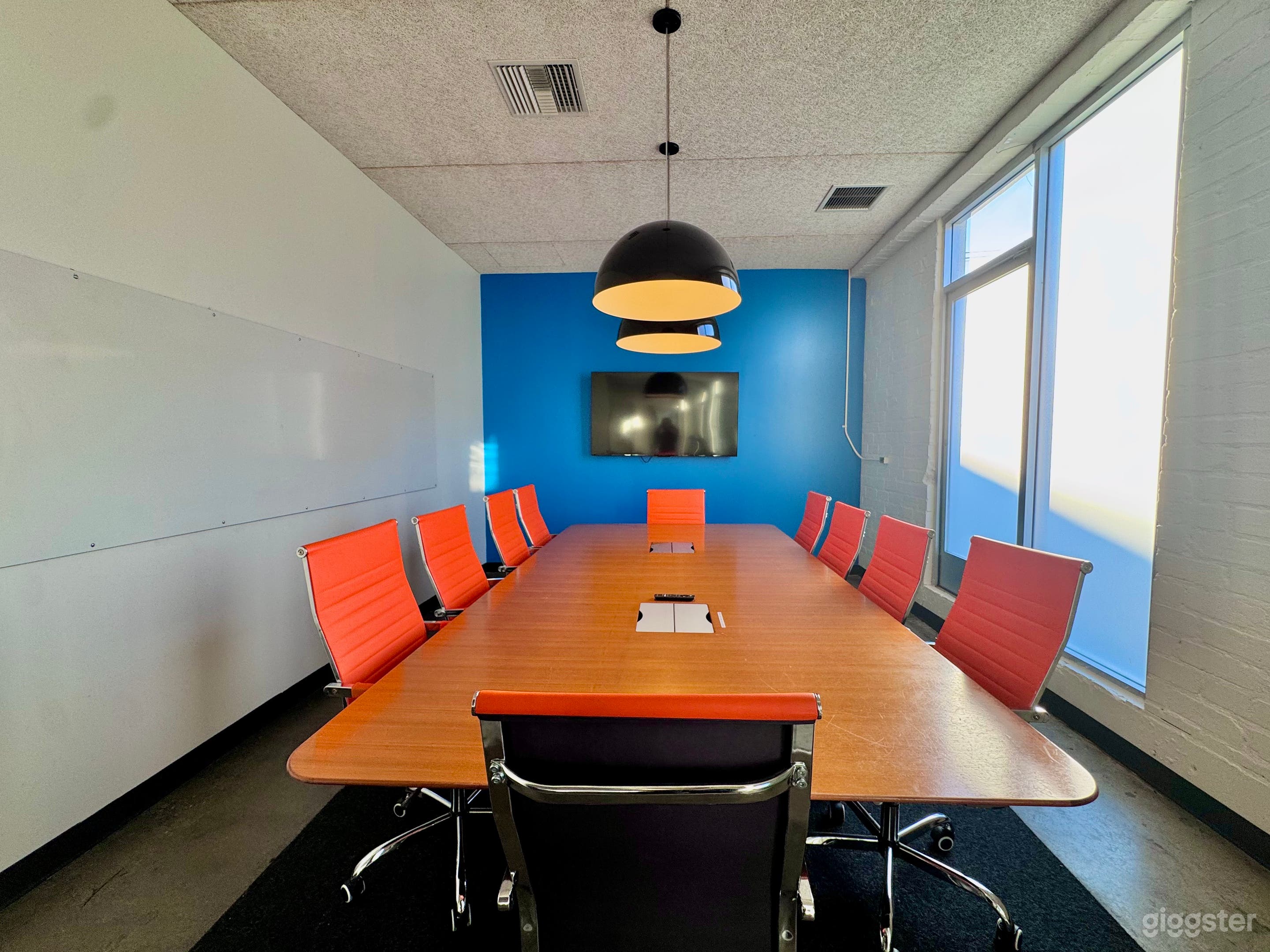 Spacious Medium Meeting Room in Downtown Santa Monica Photo 3