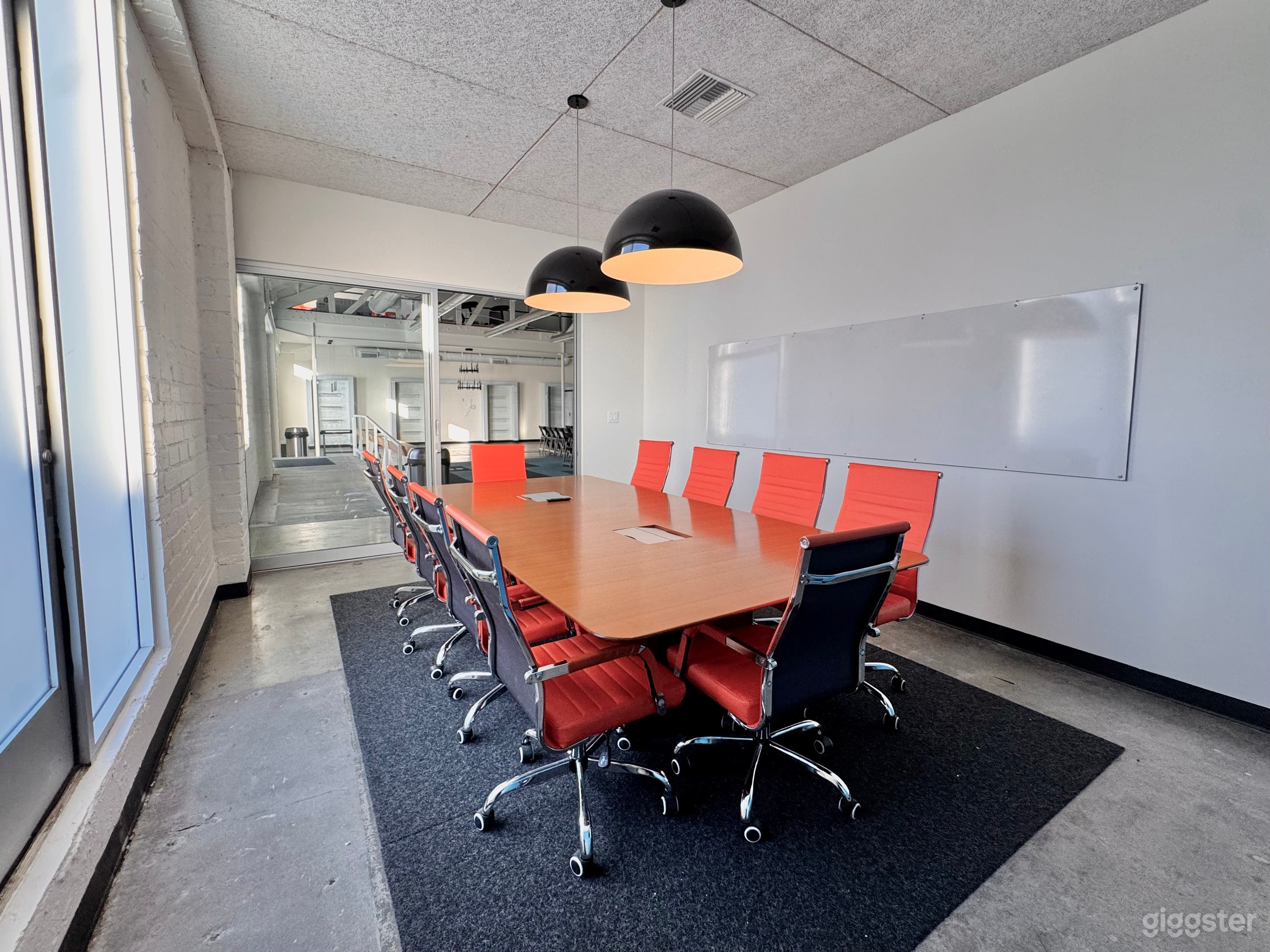 Spacious Medium Meeting Room in Downtown Santa Monica Photo 4