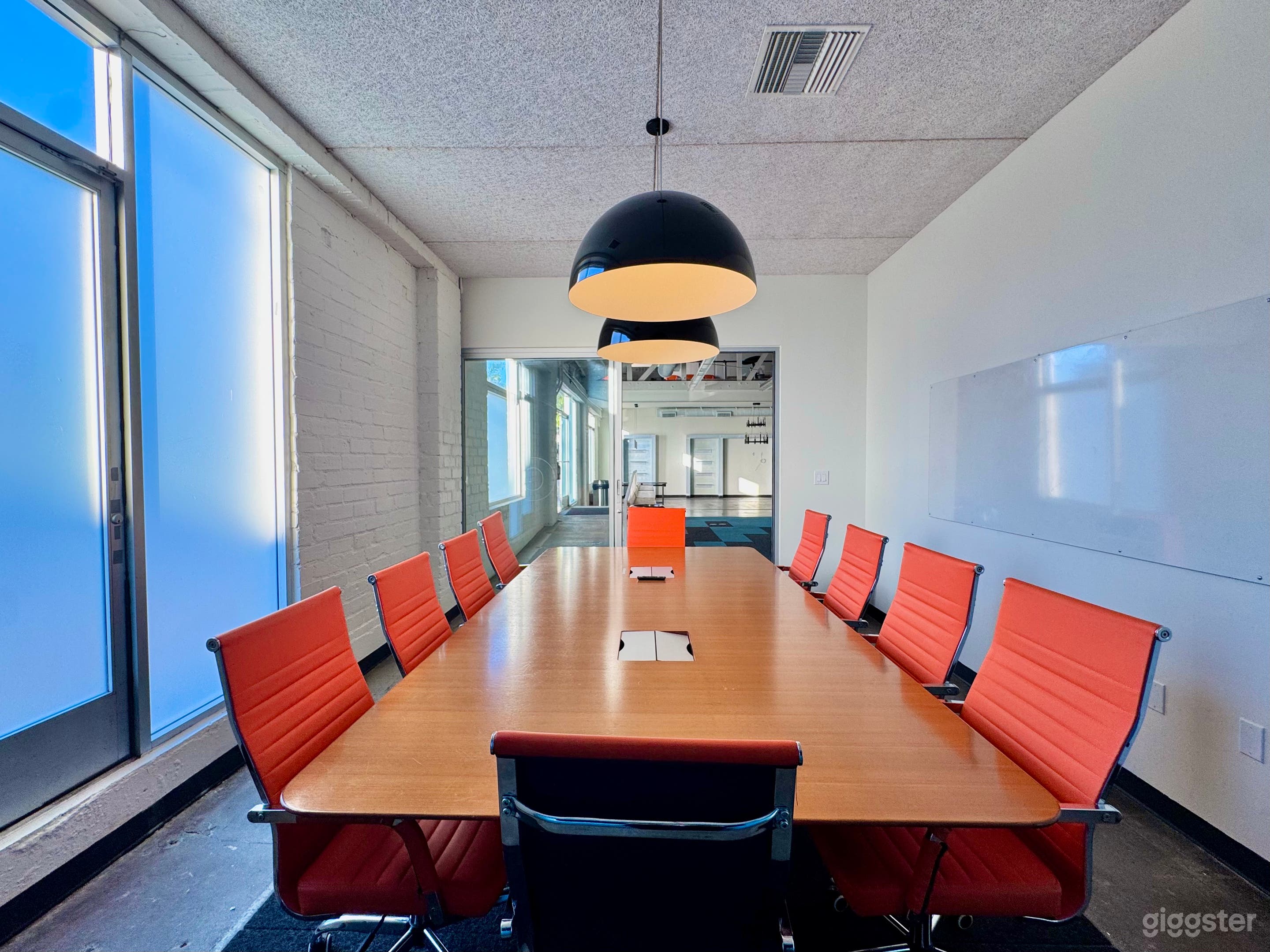 Spacious Medium Meeting Room in Downtown Santa Monica Photo 2