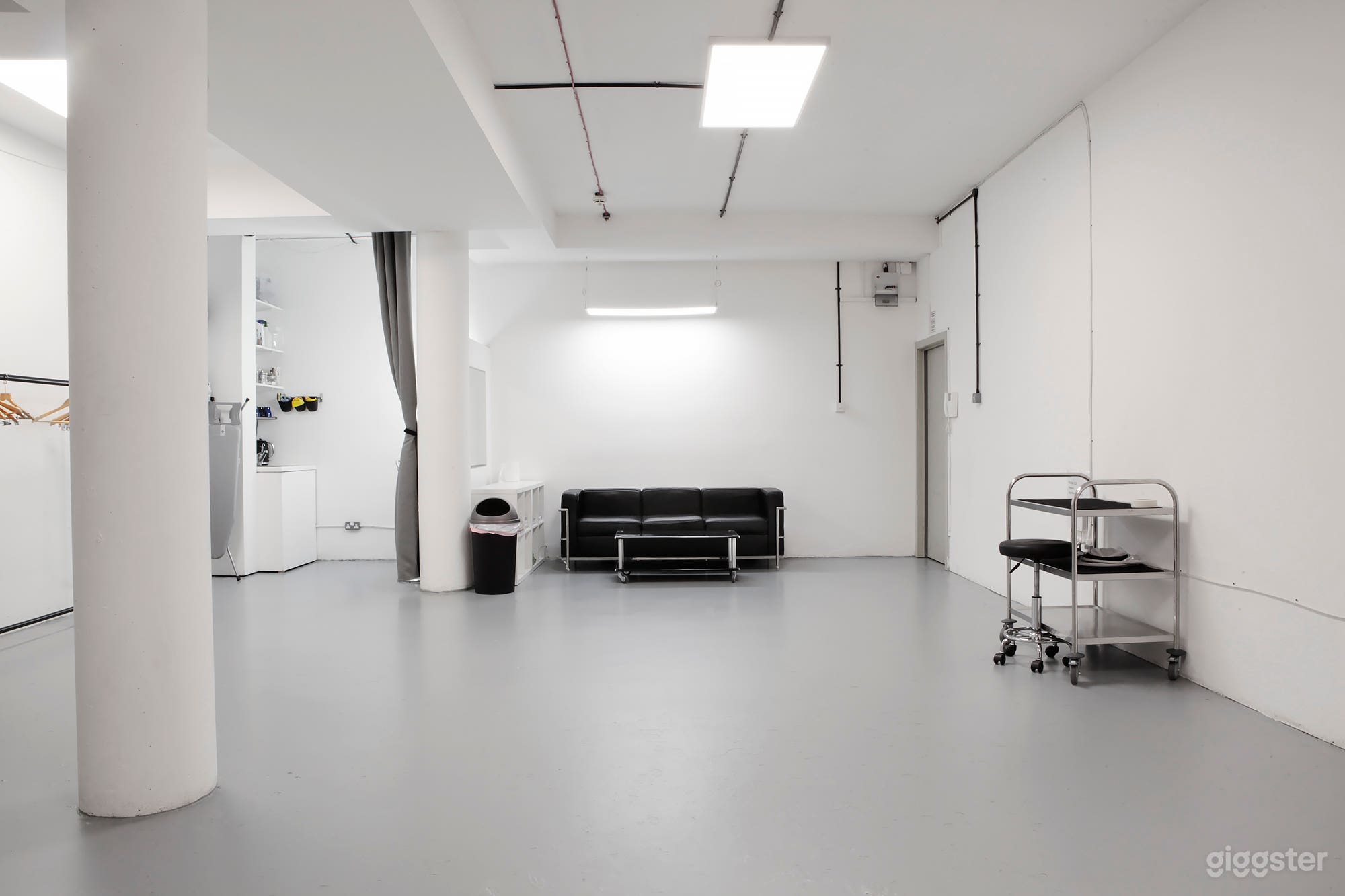 670 Sq Ft Studio With Seamless Colorama Backdrops Photo 4