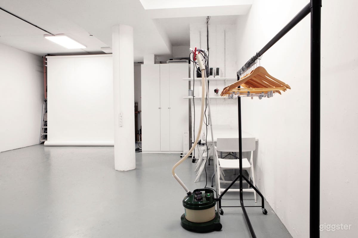 670 Sq Ft Studio With Seamless Colorama Backdrops Photo 4