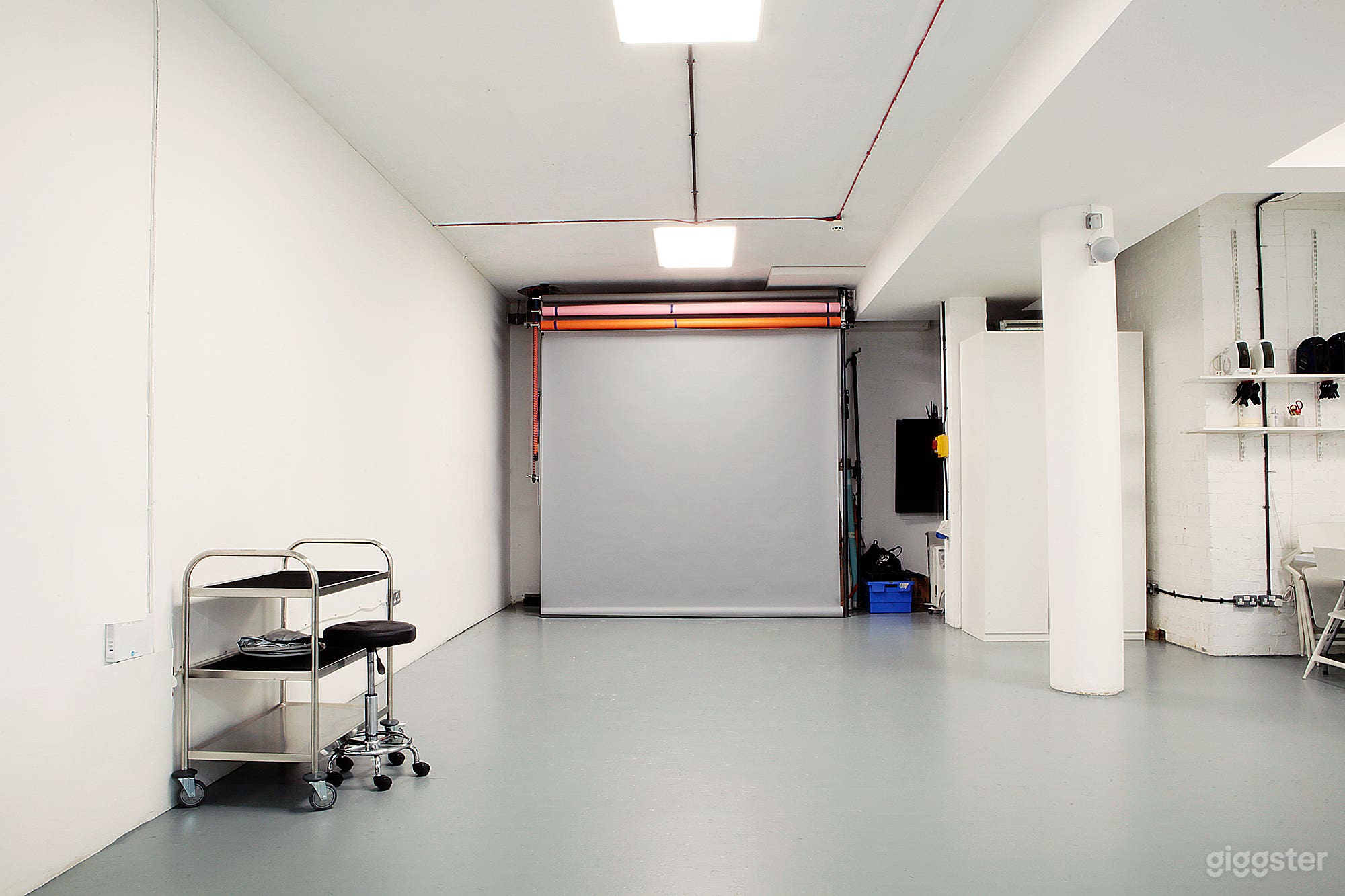 670 Sq Ft Studio With Seamless Colorama Backdrops Photo 3