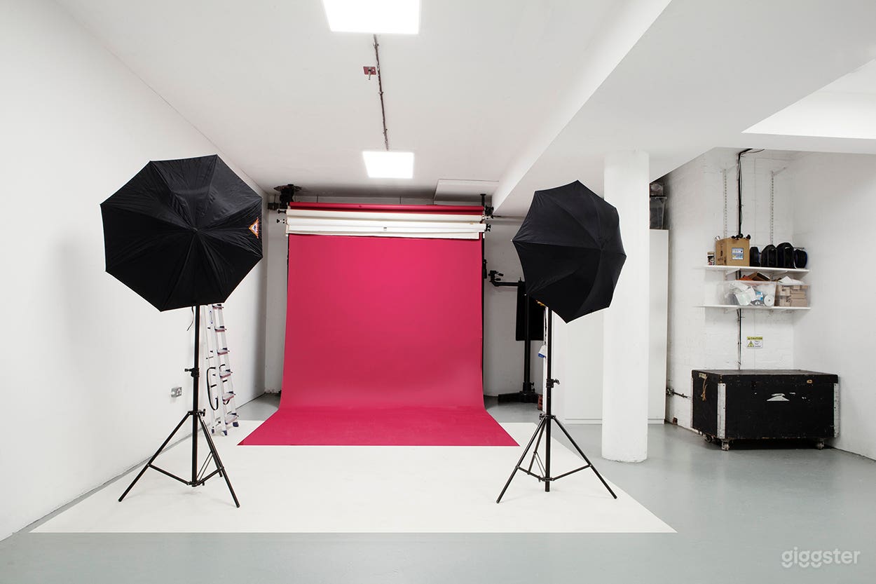 670 Sq Ft Studio With Seamless Colorama Backdrops Photo 1