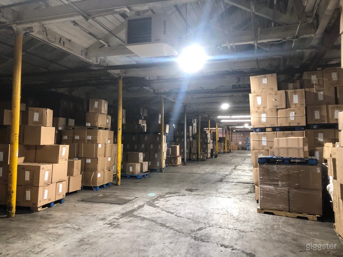 Gigantic warehouse with retro wood-paneled offices Photo 4