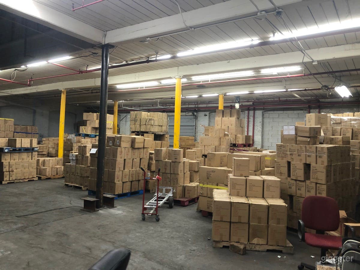 Gigantic warehouse with retro wood-paneled offices Photo 3