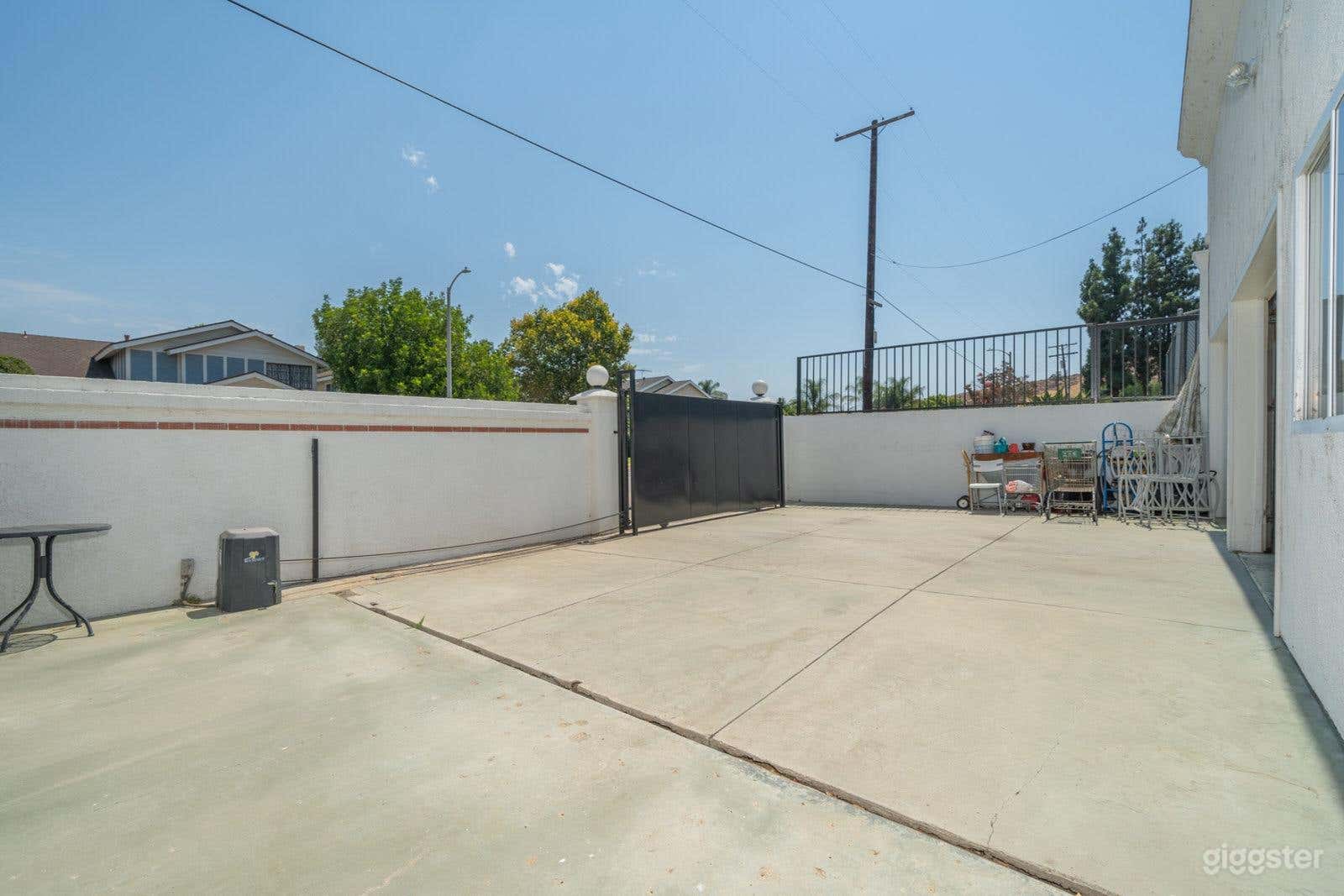 Artistic Backyard Oasis for Filming &amp; Gatherings Photo 4