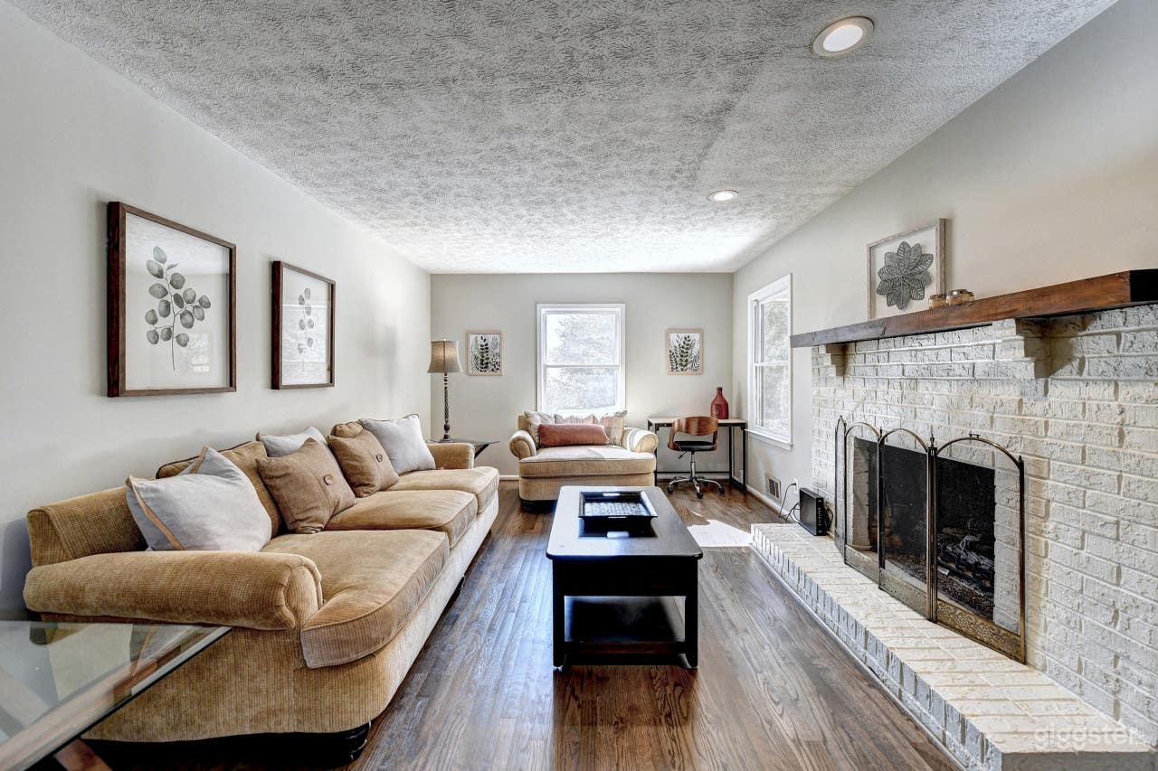 4BR Home with An Acre Lot Photo 2