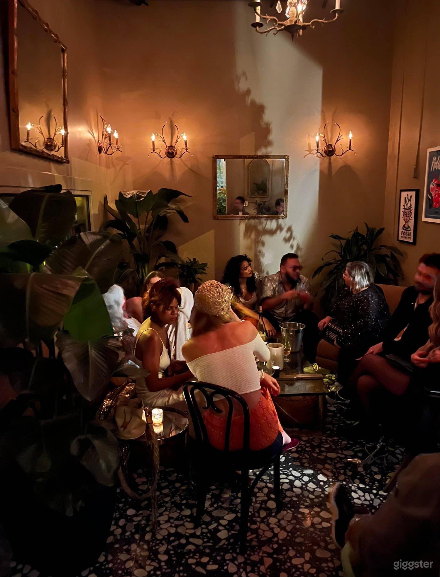 THE TELL ME BAR Photo 1