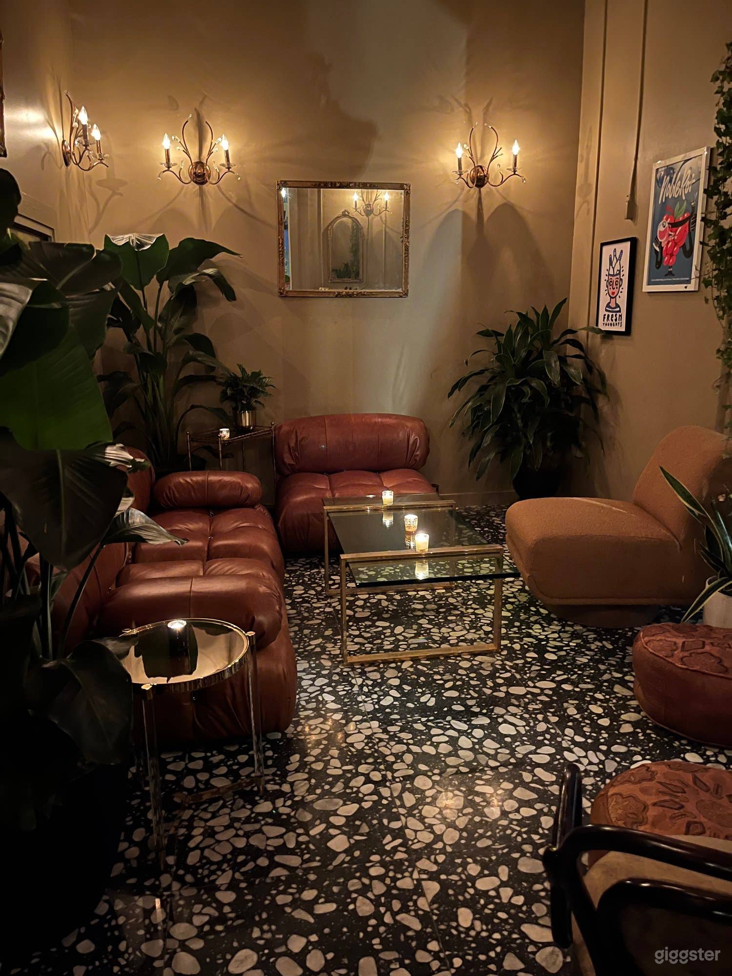 THE TELL ME BAR Photo 3