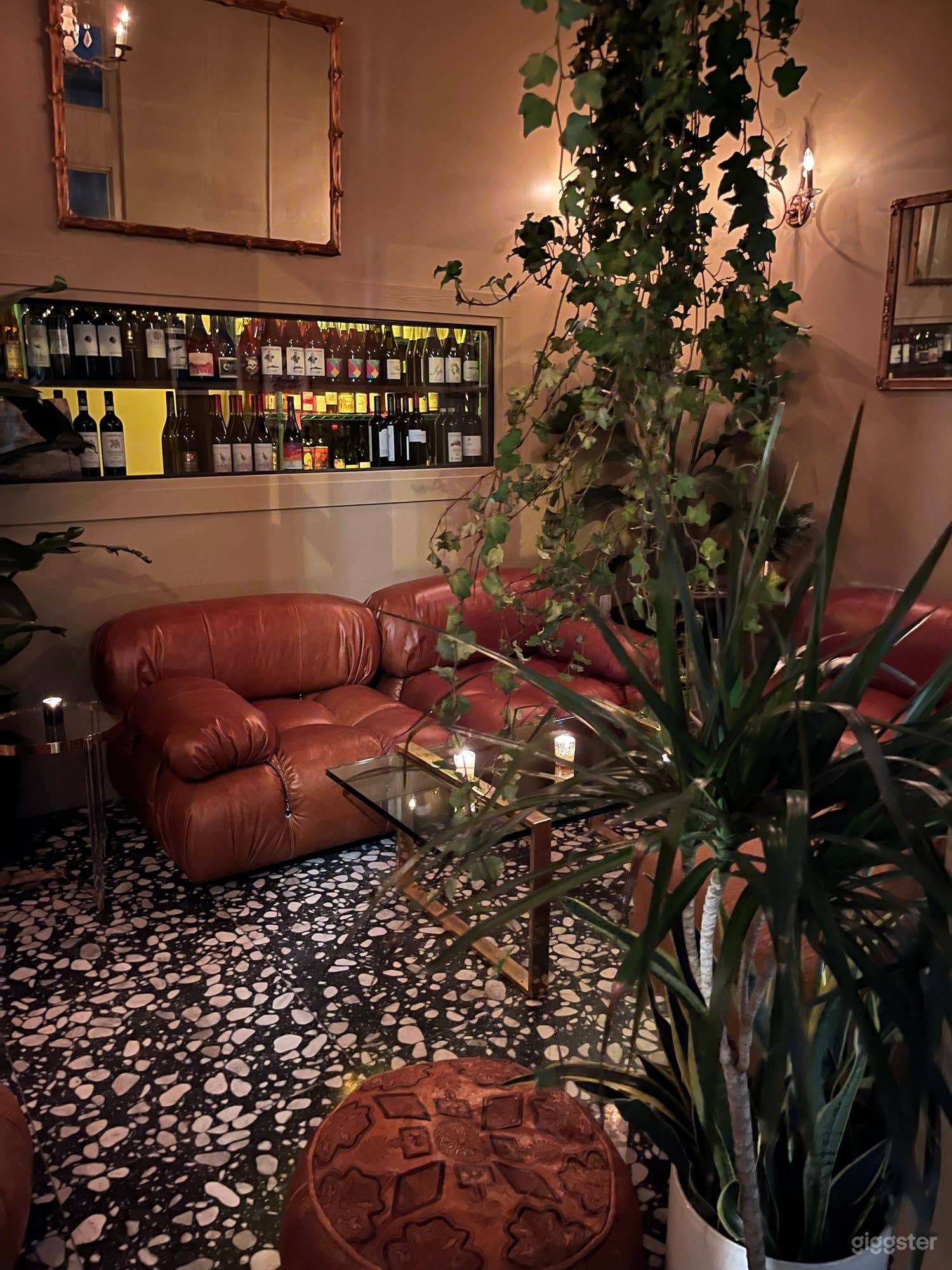 THE TELL ME BAR Photo 2