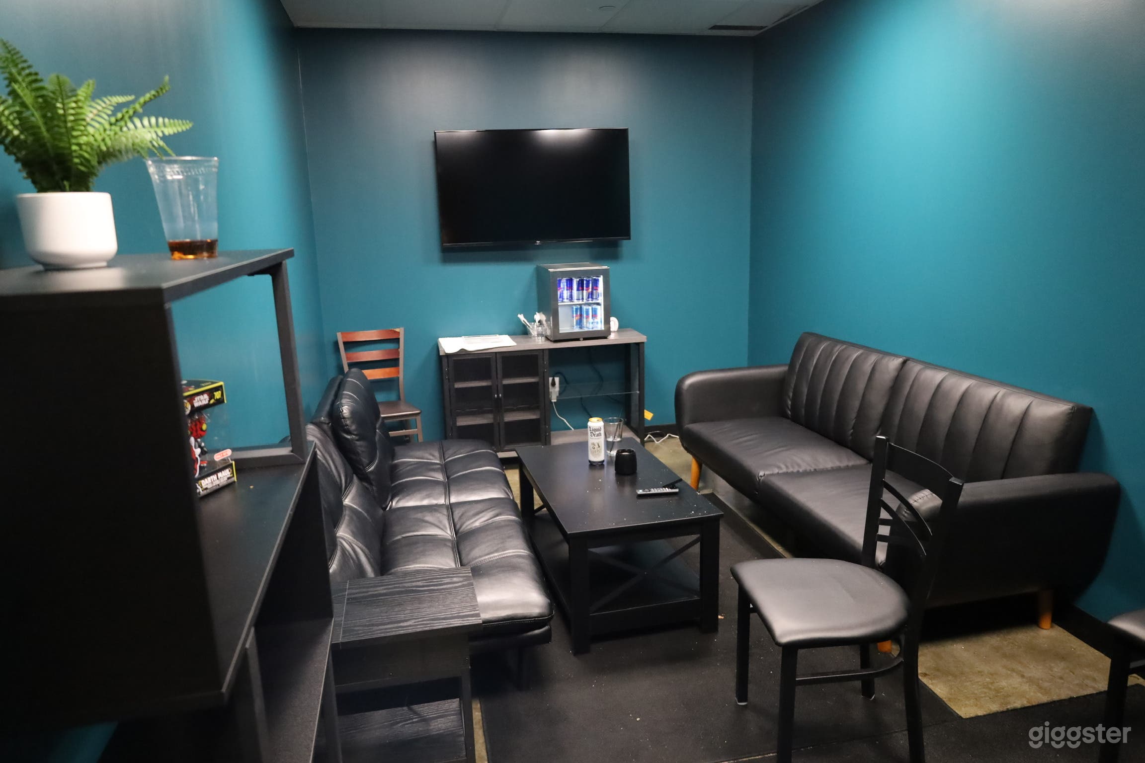 The private green room. 