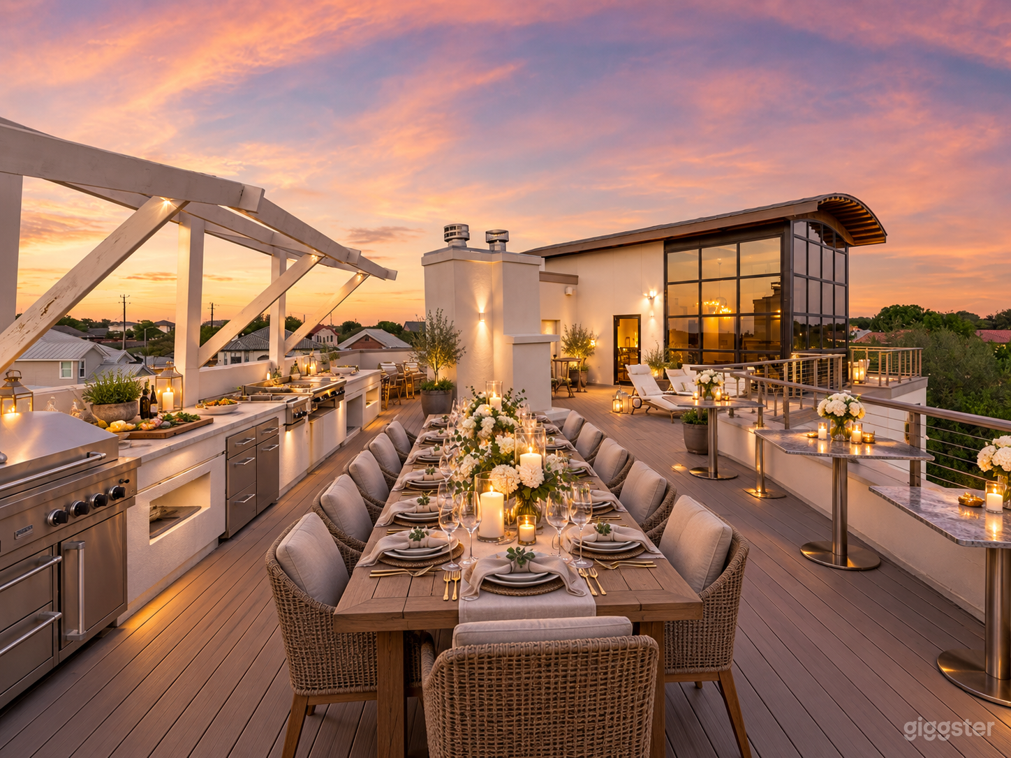Upscale Modern Events with Indoor and Outdoor Entertaining Photo 3