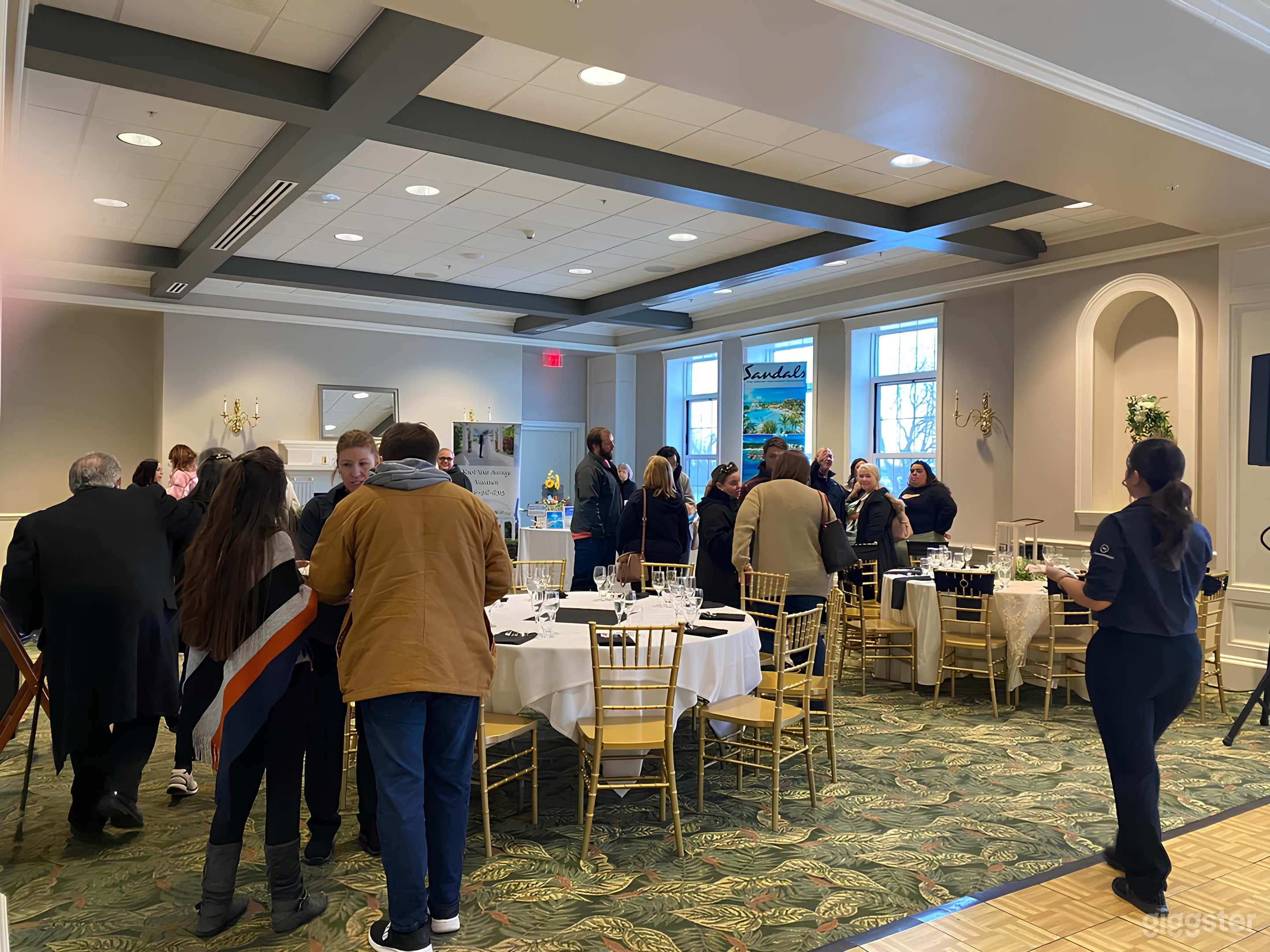 Classy Ballroom Photo 3