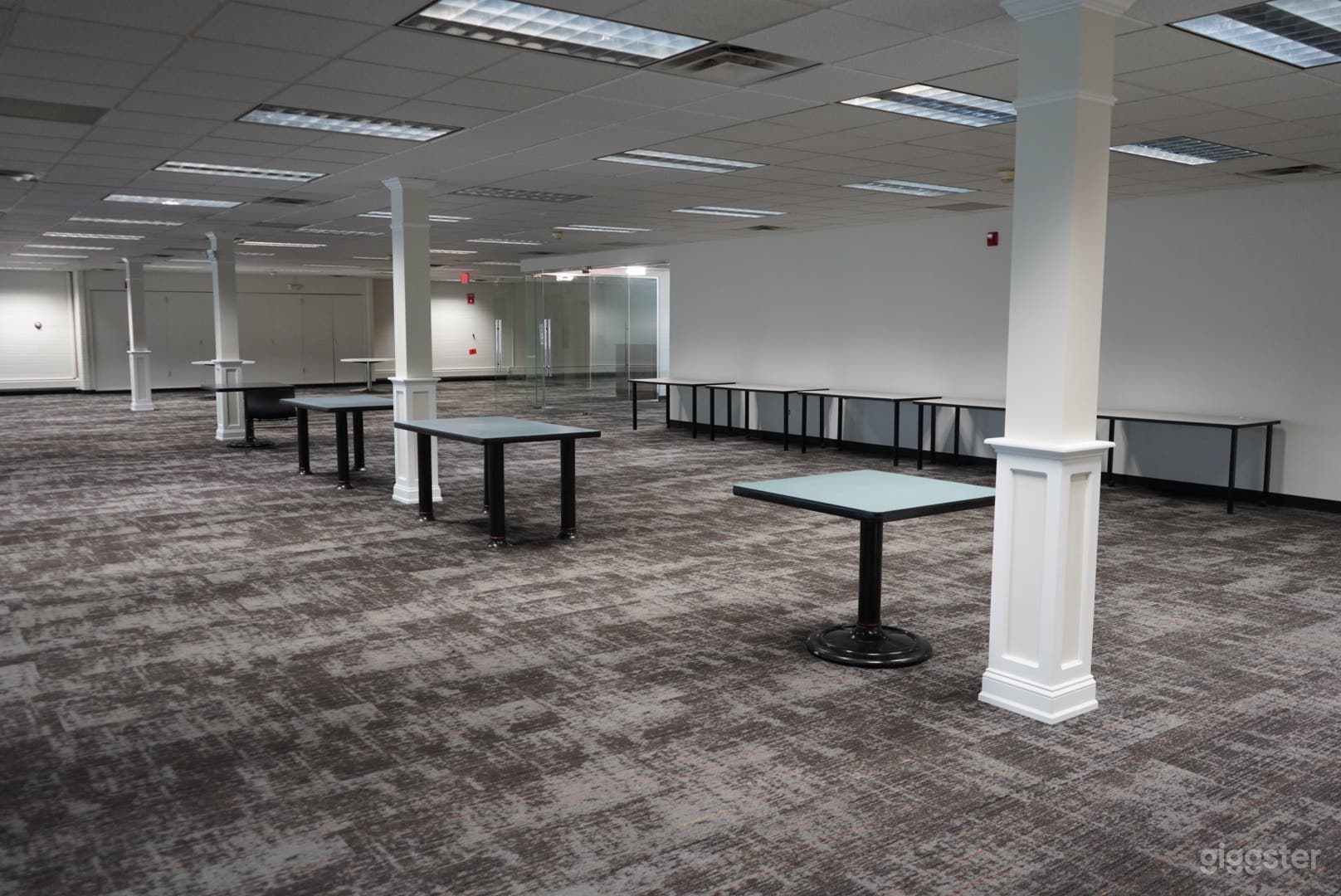 Spacious Venue, Soaring Windows &amp; Natural Light Photo 4