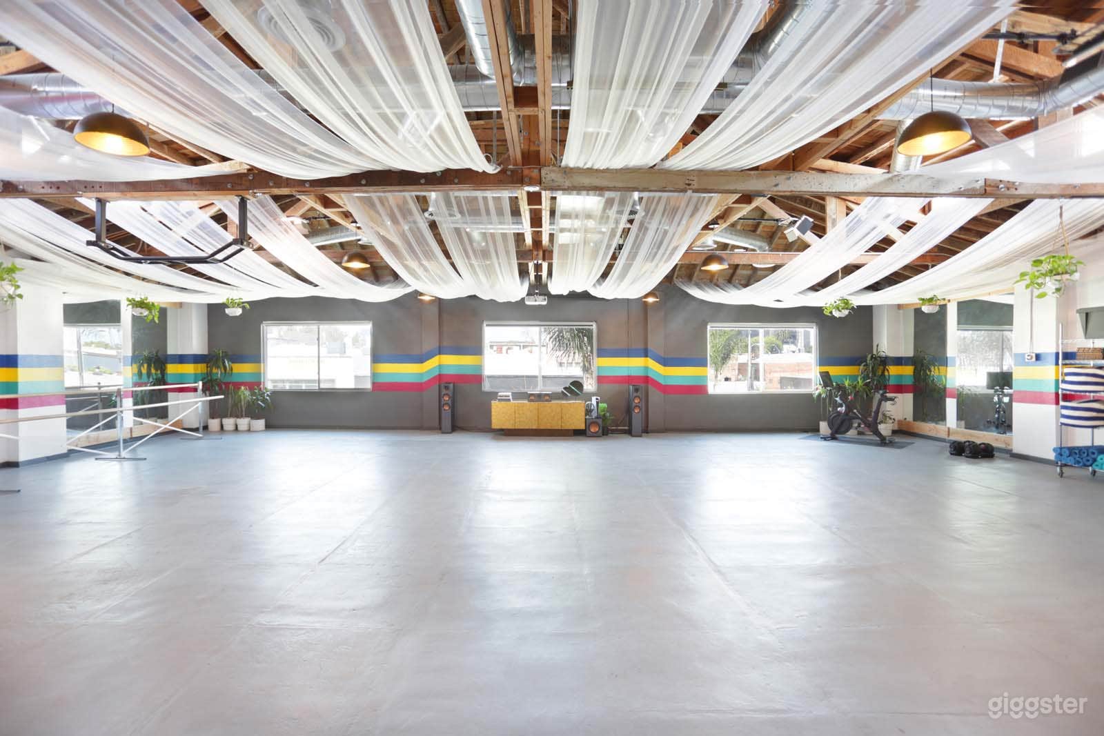 Bright &amp; Airy Wellness Studio, Meeting Space Photo 1