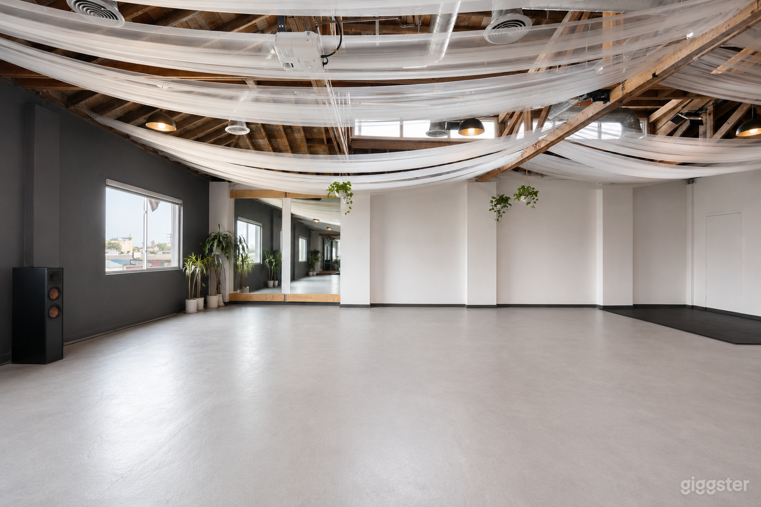 Bright & Airy Wellness Studio, Meeting Space Photo 3