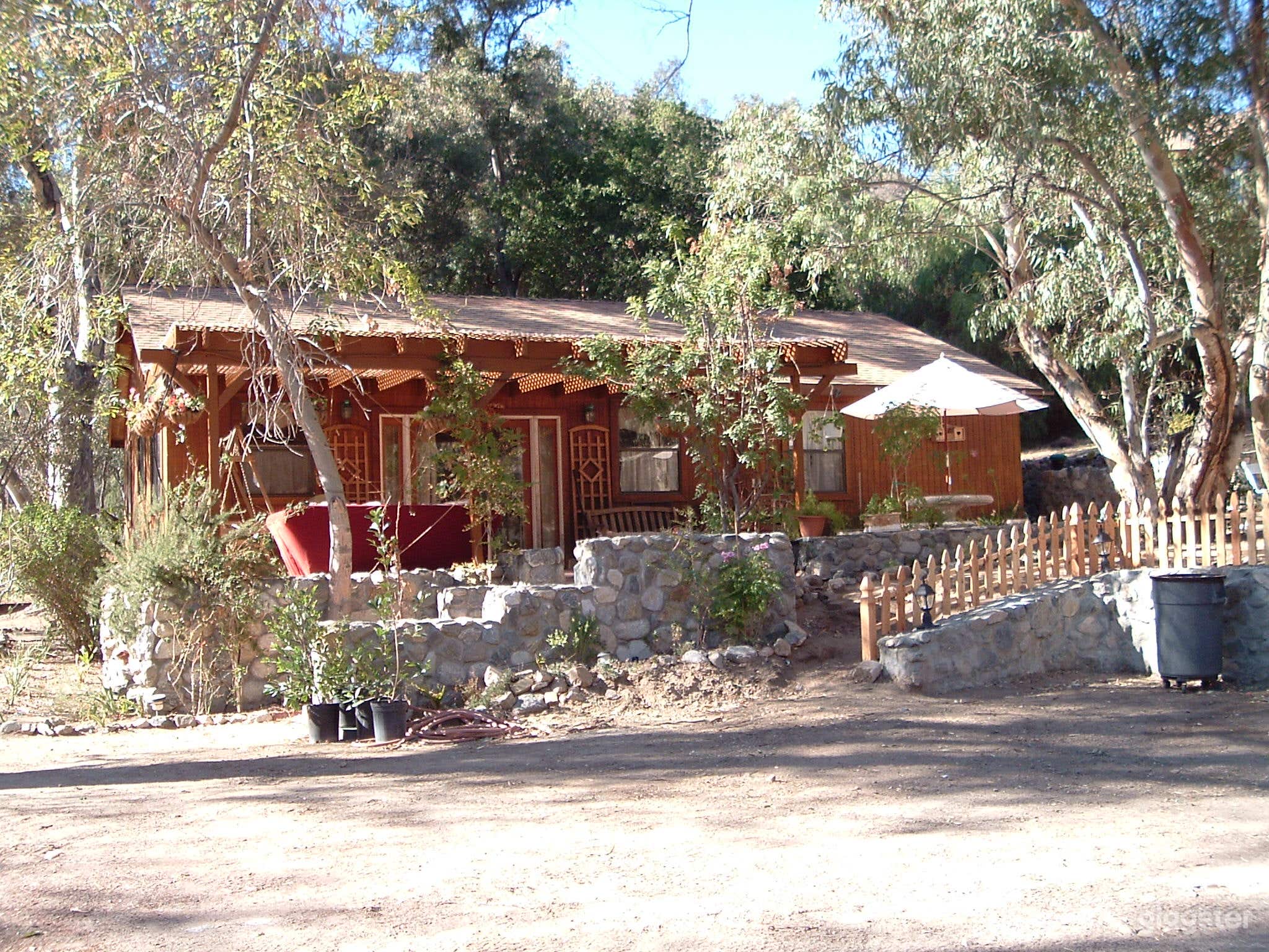 main cottage can shoot inside or use for makeup/staging