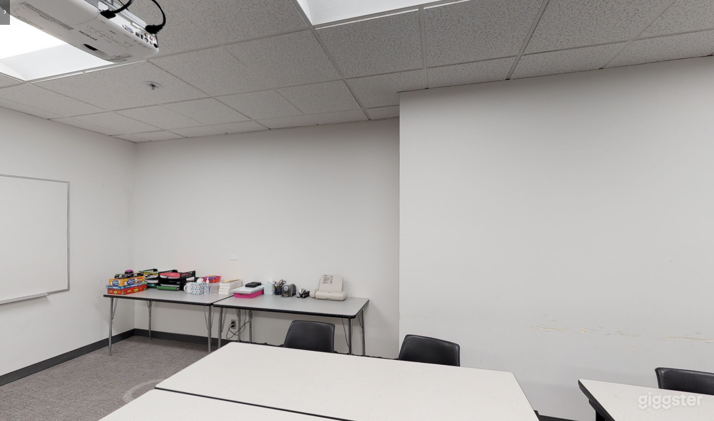 Well-kept Classroom in Portland Photo 3