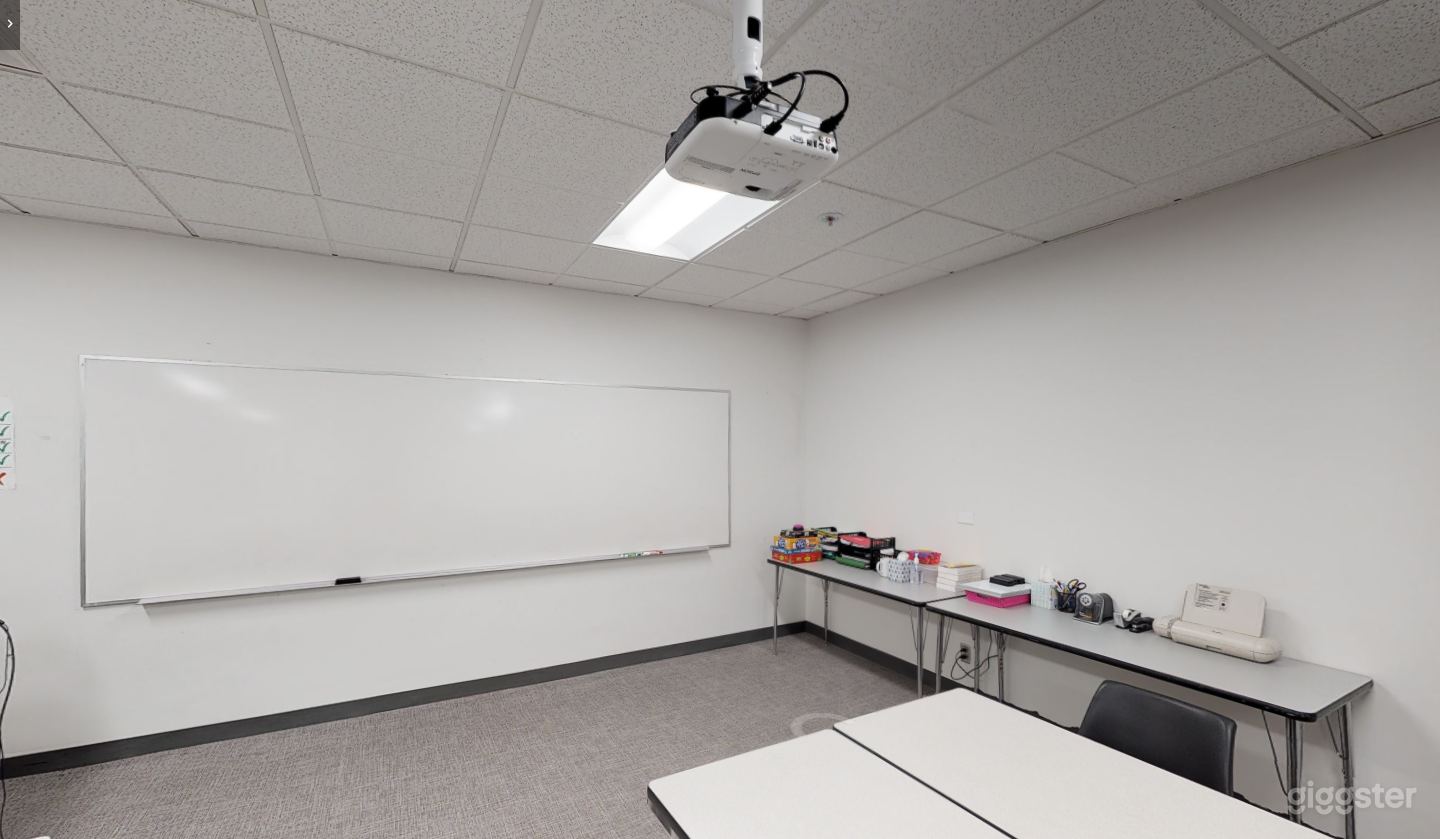 Well-kept Classroom in Portland Photo 4