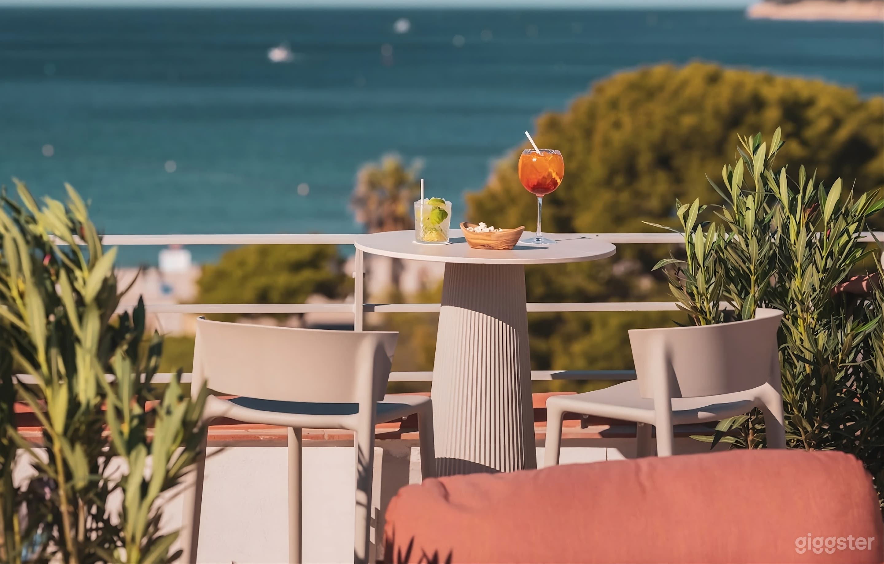 Photo de Breathtaking Hotel Rooftop w/ Panoramic Views 3