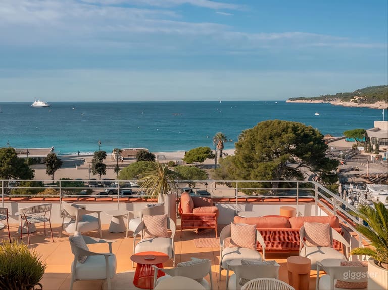  Breathtaking Hotel Rooftop w/ Panoramic Views 