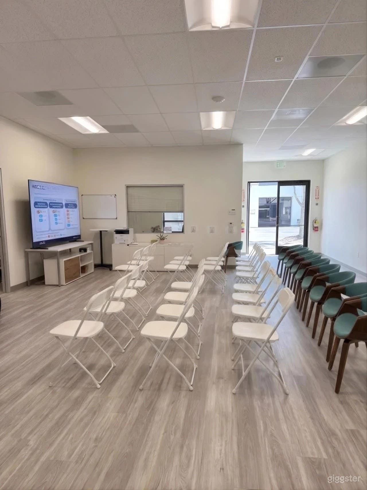 The Modern Lounge & Suite Event Space Photo 4
