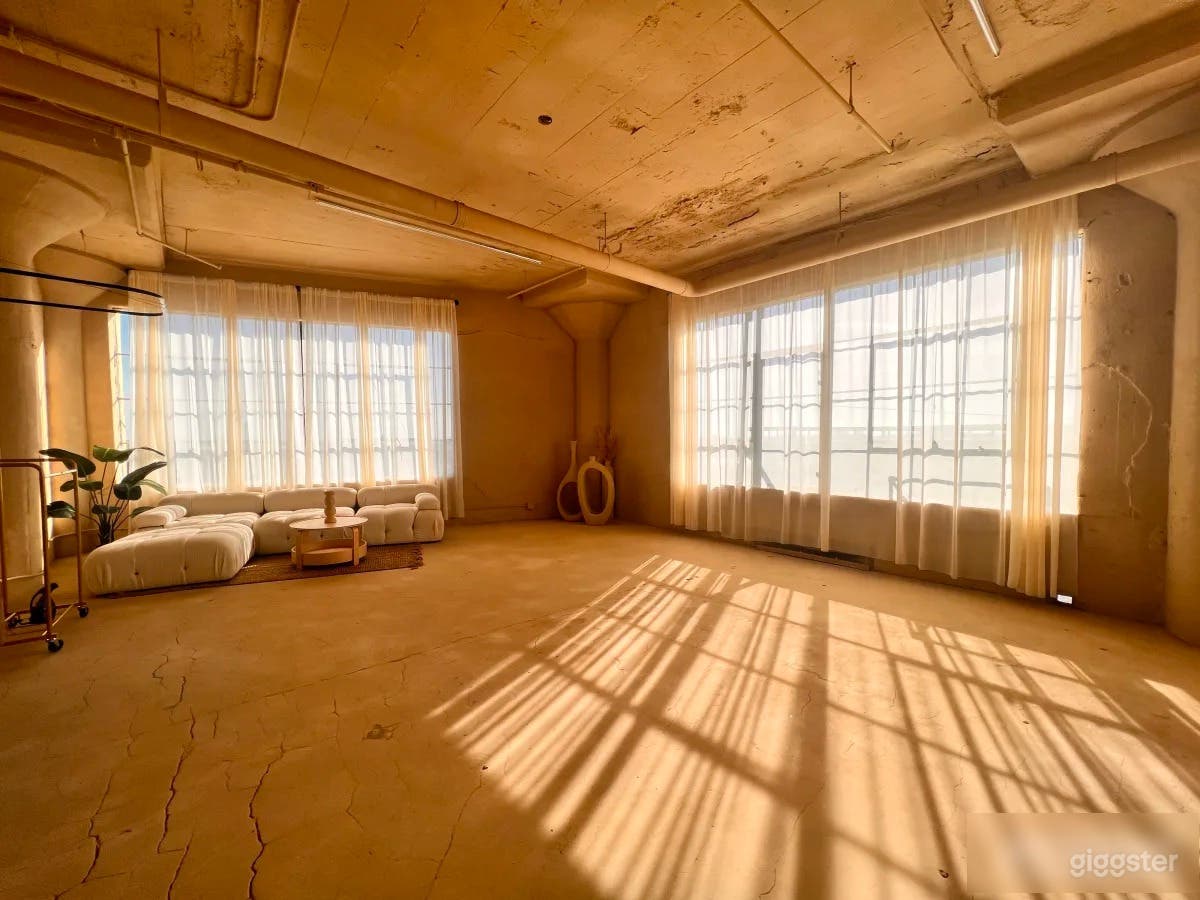  Skyline Views | Multi-set Studio | Fire Escape Photo 2