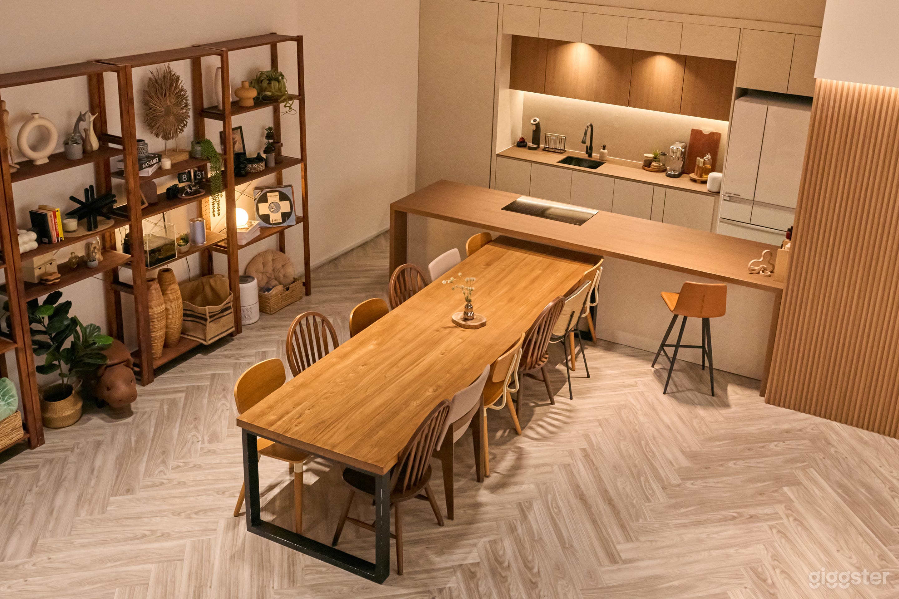 Our studio features a fully functioning kitchen equipped with an induction stove, oven, and fridge, along with a spacious 10-seater dining table. This setup is perfect for culinary shoots, events, or gatherings, offering both style and functionality in a v