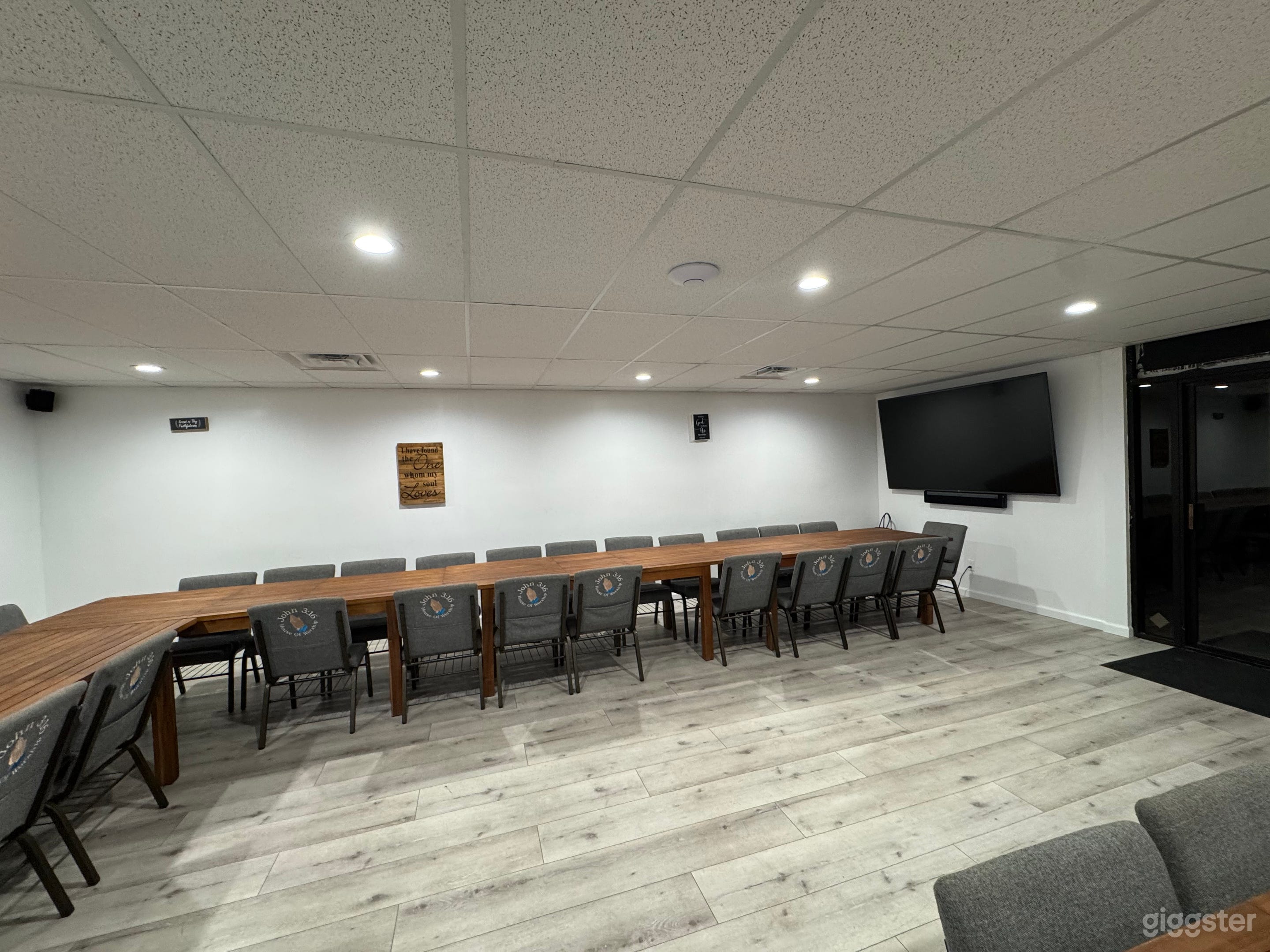 One of a kind event space with classrooms Photo 1