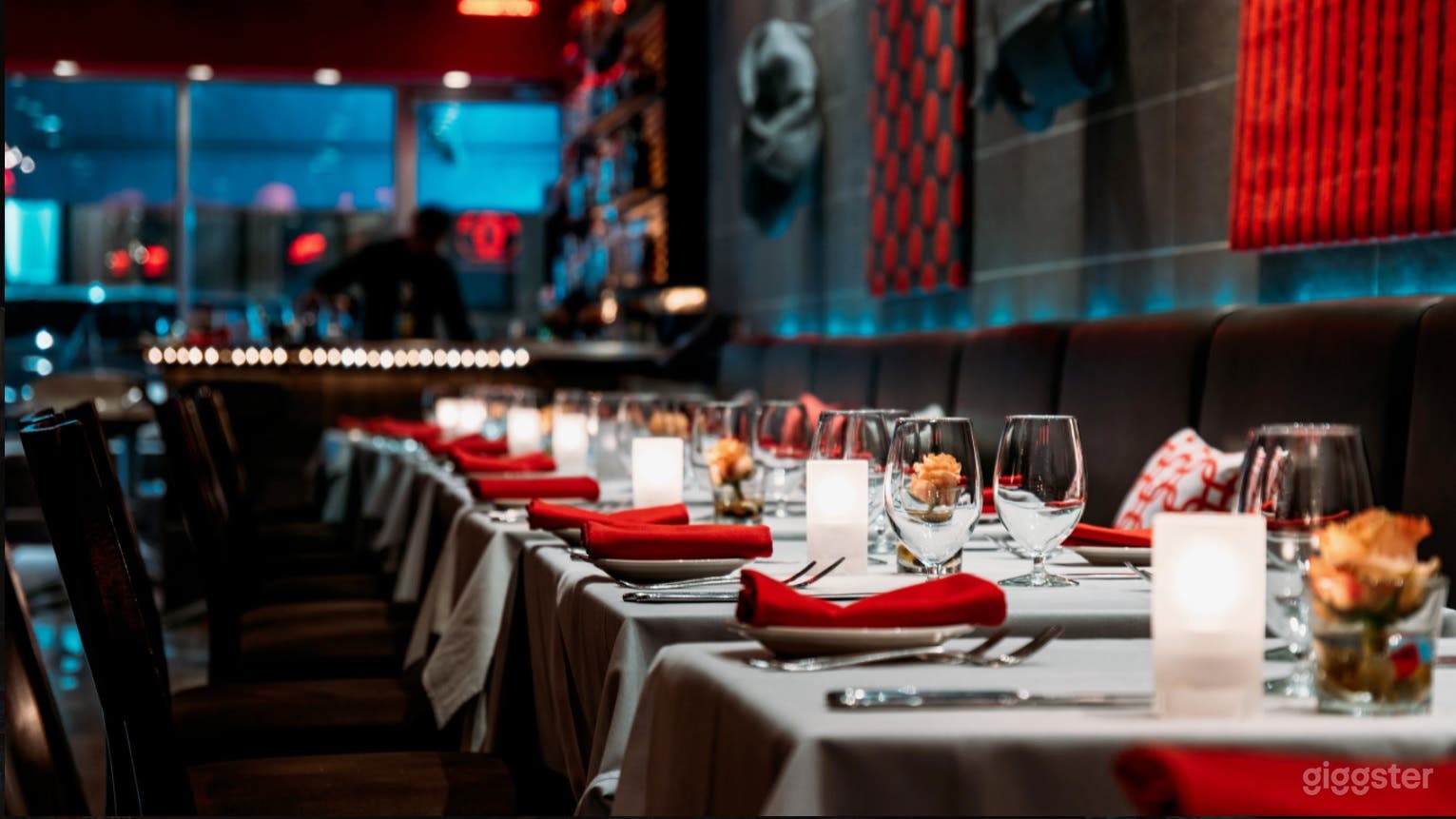 Friendly Bar &amp; Modern Main Dining Room  Photo 2